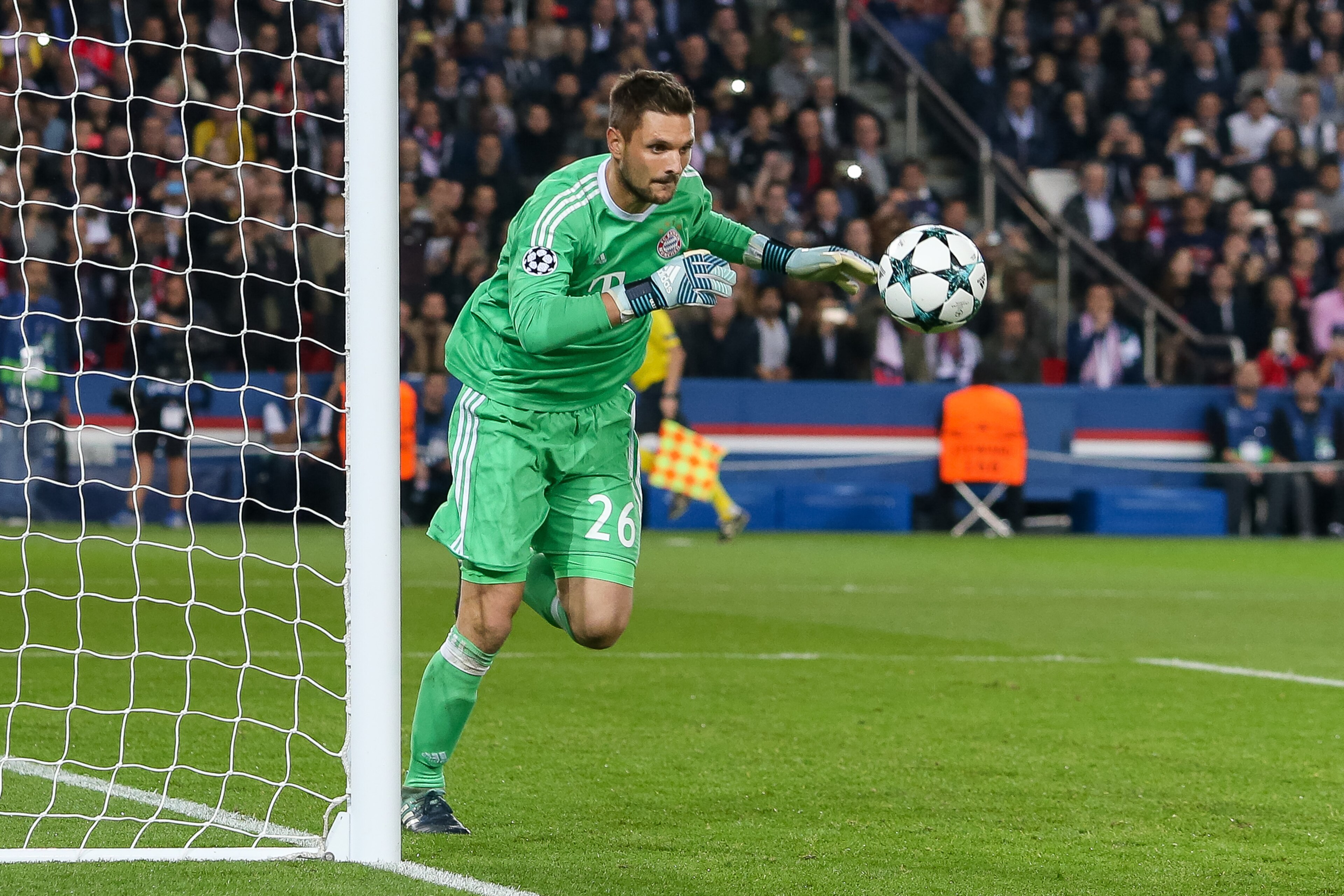 PARIS, FRANCE - SEPTEMBER 27: Goalkeeper Sven Ulreich of Bayern Muenchen controls the ball during the UEFA Champions League group B match between Paris Saint-Germain of Paris Saint-Germain and Bayern Muenchen (Bayern Munich) at Parc des Princes on Septemb PARIS, FRANCE - SEPTEMBER 27: Goalkeeper Sven Ulreich of Bayern Muenchen controls the ball during the UEFA Champions League group B match between Paris Saint-Germain of Paris Saint-Germain and Bayern Muenchen (Bayern Munich) at Parc des Princes on Septemb