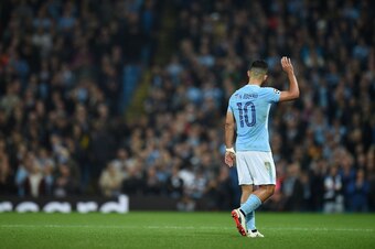 Manchester City's Argentinian striker Sergio Aguero waves to the fans as he is supstituted off during the Group F football match between Manchester City and Shakhtar Donetsk at the Etihad Stadium in Manchester, north west England, on September 26, 2017. /