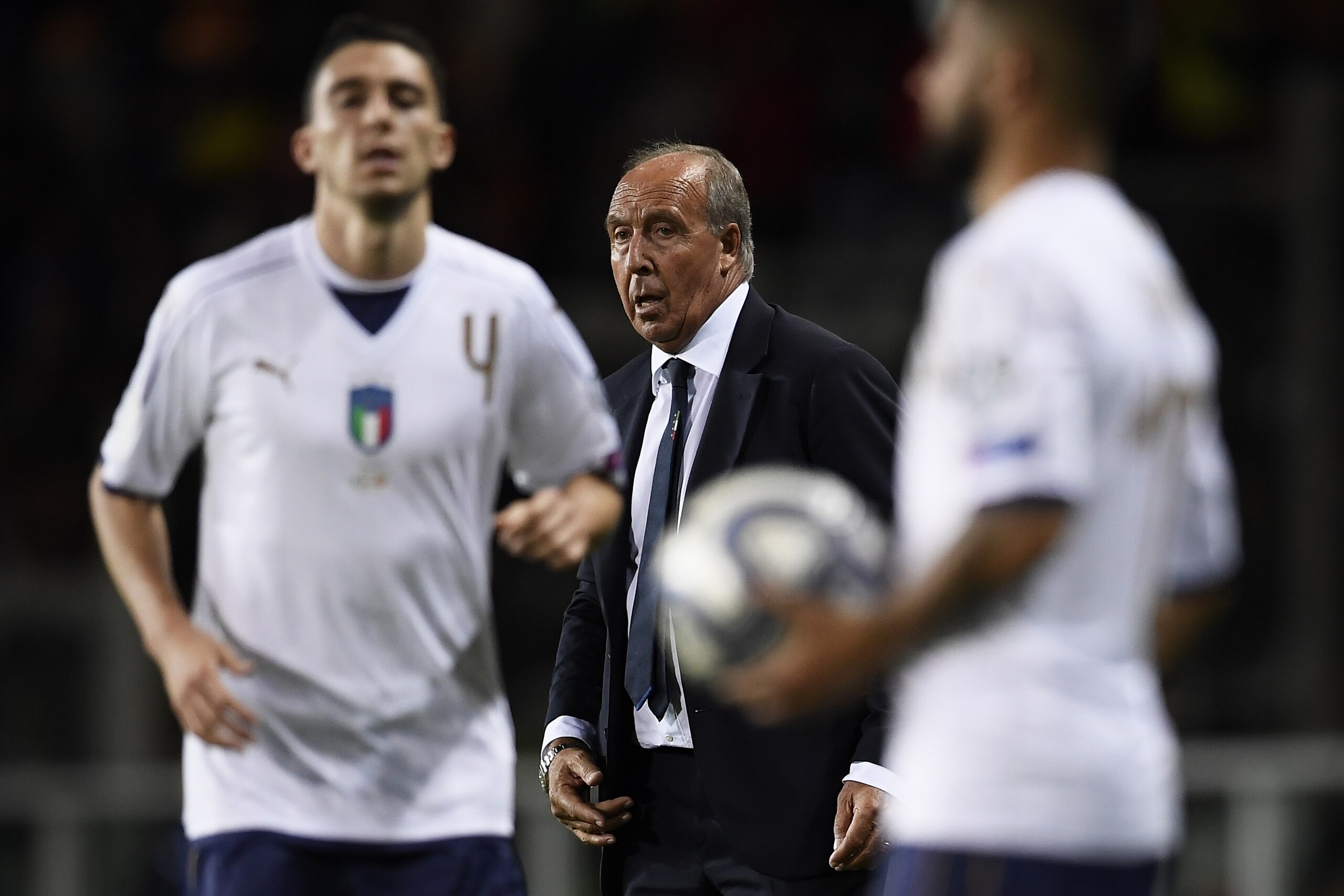 Italy's coach Gian Piero Ventura (C) looks on during the FIFA World Cup 2018 qualification football match between Italy and Macedonia at The 'Grande Torino Stadium' in Turin on October 6, 2017. / AFP PHOTO / MARCO BERTORELLO (Photo credit should re Italy's coach Gian Piero Ventura (C) looks on during the FIFA World Cup 2018 qualification football match between Italy and Macedonia at The 'Grande Torino Stadium' in Turin on October 6, 2017. / AFP PHOTO / MARCO BERTORELLO (Photo credit should re