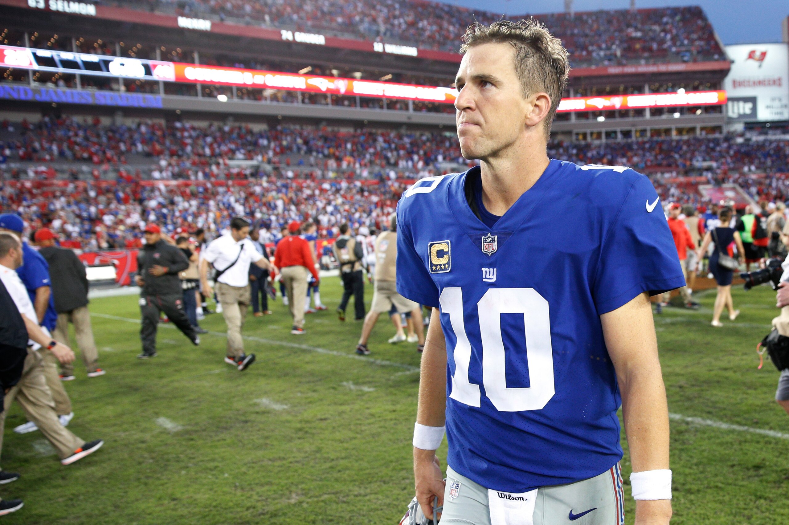 TAMPA, FL - OCTOBER 01: Eli Manning #10 of the New York Giants reacts as he leaves the field after a game against the Tampa Bay Buccaneers at Raymond James Stadium on October 1, 2017 in Tampa, Florida. The Bucs defeated the Giants 25-23. (Photo by Joe Rob