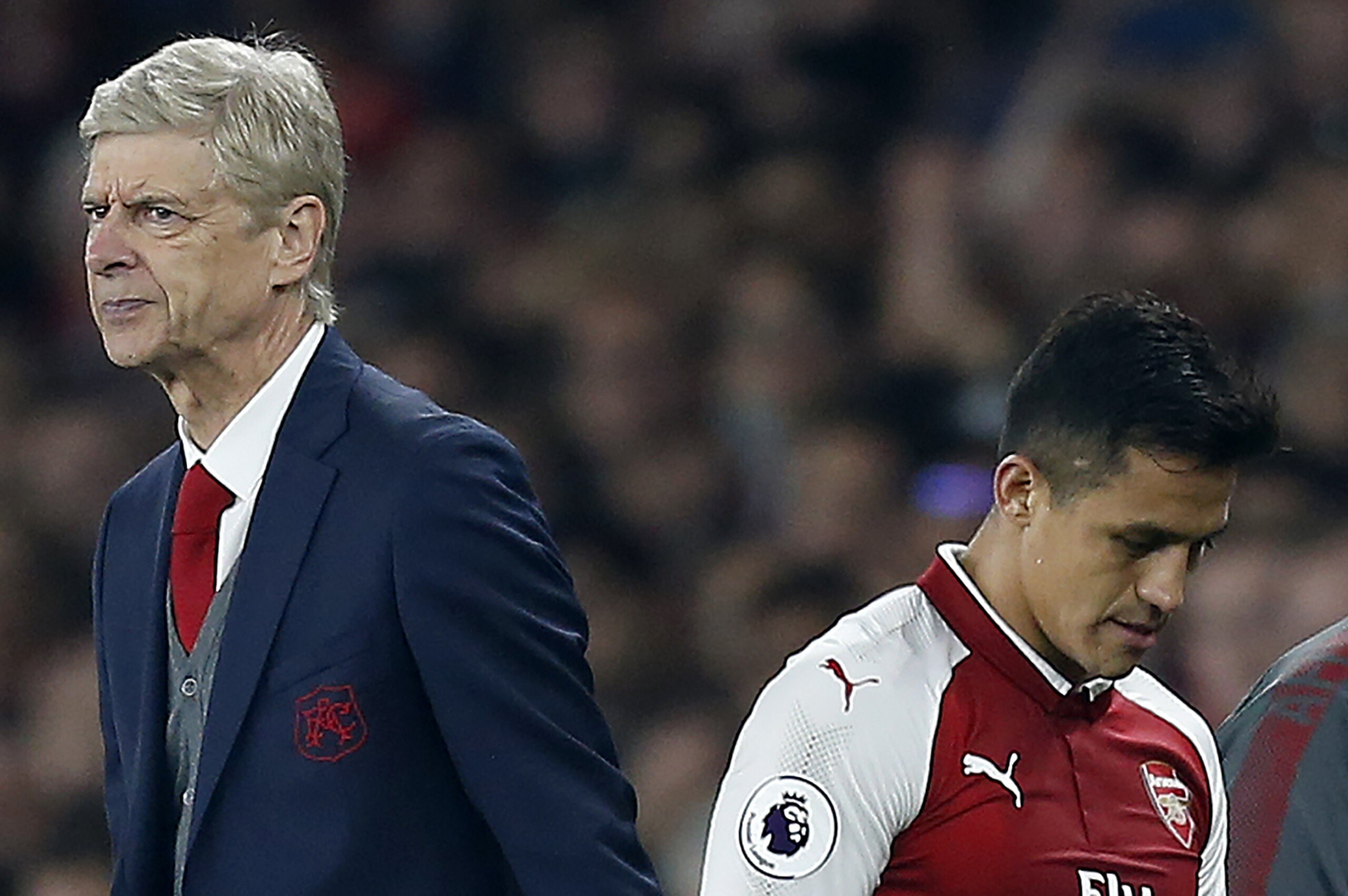 Arsenal's French manager Arsene Wenger (L) reacts as Arsenal's Chilean striker Alexis Sanchez is substituted off of the pitch during the English Premier League football match between Arsenal and West Bromwich Albion at the Emirates Stadium in London on Se