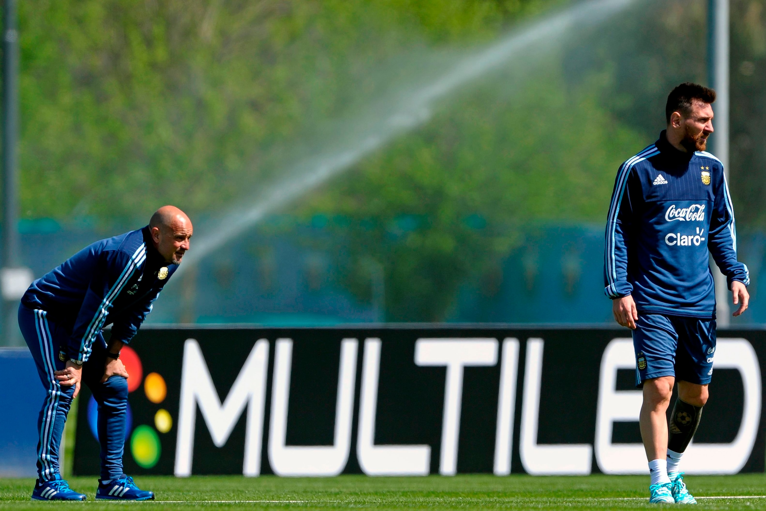 Argentina's forward Lionel Messi (R) takes  part in a training session in Ezeiza, Buenos Aires on October 7, 2017 ahead of a 2018 FIFA World Cup South American qualifier football match against Ecuador to be held in Quito on October 10.  / AFP PHOTO / ALEJ