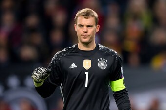 HAMBURG, GERMANY - OCTOBER 08:  Goalkeeper Manuel Neuer of Germany reacts during the FIFA World Cup 2018 qualifying match between Germany and Czech Republic at Volksparkstadion on October 8, 2016 in Hamburg, Germany.  (Photo by Boris Streubel/Getty Images