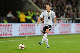 STUTTGART, GERMANY - SEPTEMBER 04: Mesut Oezil of Germany controls the ball during the FIFA 2018 World Cup Qualifier between Germany and Norway at Mercedes-Benz Arena on September 4, 2017 in Stuttgart, Baden-Wuerttemberg. (Photo by TF-Images/TF-Images via