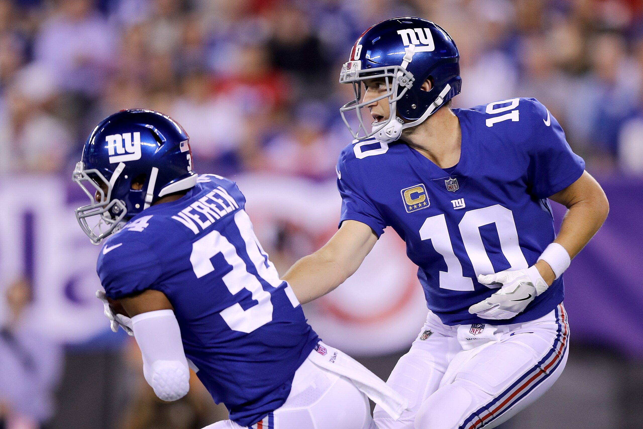 EAST RUTHERFORD, NJ - SEPTEMBER 18:   Eli Manning #10 of the New York Giants hands off the ball to  Shane Vereen #34 against the Detroit Lions during their game at MetLife Stadium on September 18, 2017 in East Rutherford, New Jersey.  (Photo by Elsa/Getty
