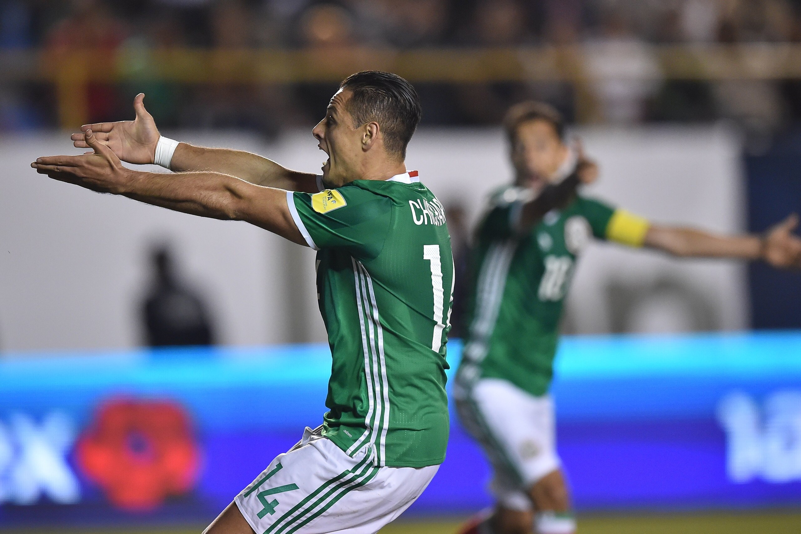 Mexico's Javier Hernandez  (L) gestures towards Trinidad and Tobago's goalkeeper Adrian Foncette (out of frame)  during their 2018 World Cup qualifier football match in San Luis Potosi, Mexico, on October 6, 2017. / AFP PHOTO / YURI CORTEZ        (Photo c