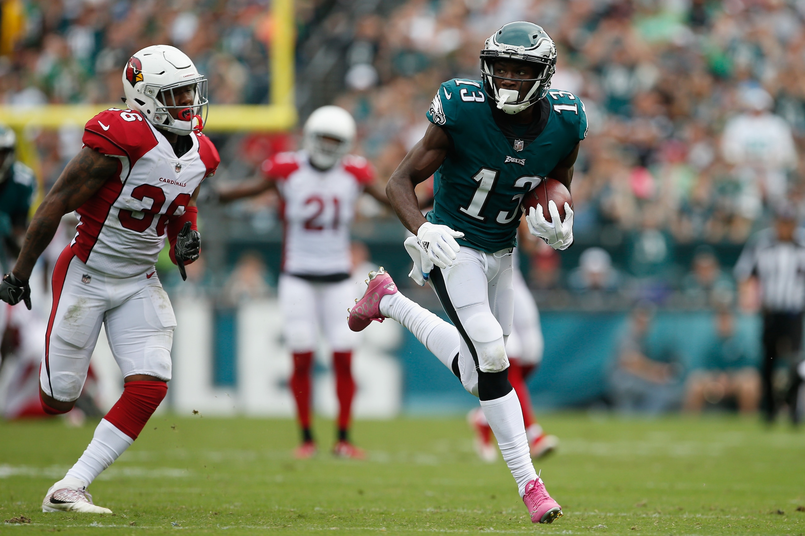 PHILADELPHIA, PA - OCTOBER 08:  Nelson Agholor #13 of the Philadelphia Eagles makes a 72-yard catch and runs the ball in for a touchdown against the Arizona Cardinals during the third quarter at Lincoln Financial Field on October 8, 2017 in Philadelphia, 