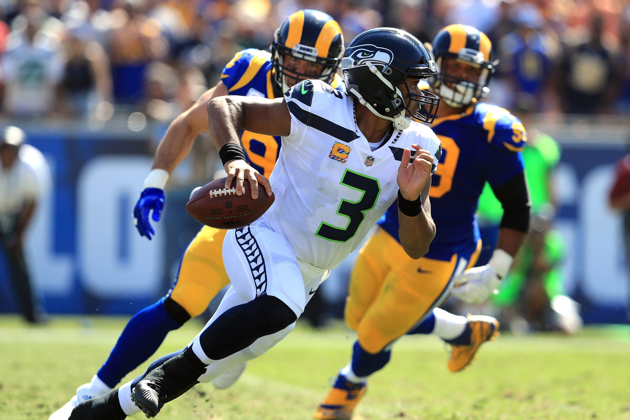 LOS ANGELES, CA - OCTOBER 08: Russell Wilson #3 of the Seattle Seahawks runs with the ball during the game against the Los Angeles Rams at the Los Angeles Memorial Coliseum on October 8, 2017 in Los Angeles, California. (Photo by Sean M. Haffey/Getty Im LOS ANGELES, CA - OCTOBER 08: Russell Wilson #3 of the Seattle Seahawks runs with the ball during the game against the Los Angeles Rams at the Los Angeles Memorial Coliseum on October 8, 2017 in Los Angeles, California. (Photo by Sean M. Haffey/Getty Im