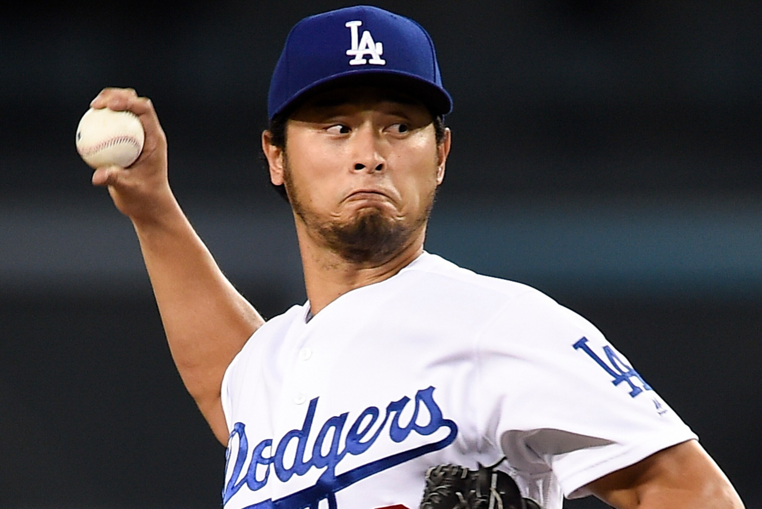 Yu Darvish will try to close out the Diamondbacks Monday.
