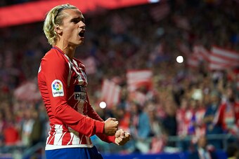 MADRID, SPAIN - SEPTEMBER 16:  Antoine Griezmann of Atletico Madrid celebrates after scoring the first goal during the La Liga match between Atletico Madrid and Malaga at Wanda Metropolitano stadium on September 16, 2017 in Madrid, Spain.  (Photo by fotop
