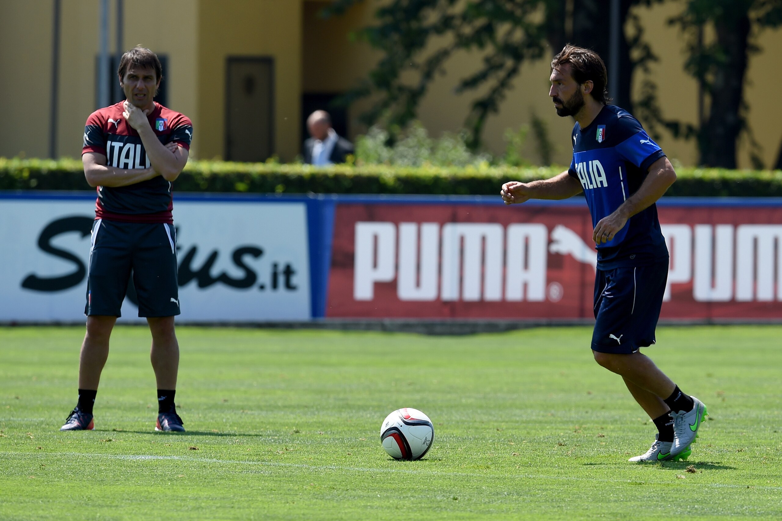 FLORENCE, ITALY - JUNE 08:  Head coach Antonio Conte (L) and Andrea Pirlo during an Italy training session at Coverciano on June 8, 2015 in Florence, Italy.  (Photo by Claudio Villa/Getty Images)
