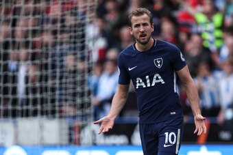 HUDDERSFIELD, ENGLAND - SEPTEMBER 30: Harry Kane of Tottenham Hotspur reacts  during the Premier League match between Huddersfield Town and Tottenham Hotspur at John Smith's Stadium on September 30, 2017 in Huddersfield, England. (Photo by Robbie Jay Barr