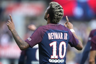 PARIS, FRANCE - SEPTEMBER 30: Neymar Jr of PSG celebrates his first goal during the French Ligue 1 match between Paris Saint-Germain (PSG) and FC Girondins de Bordeaux at Parc des Princes on September 30, 2017 in Paris, France. (Photo by Jean Catuffe/Gett