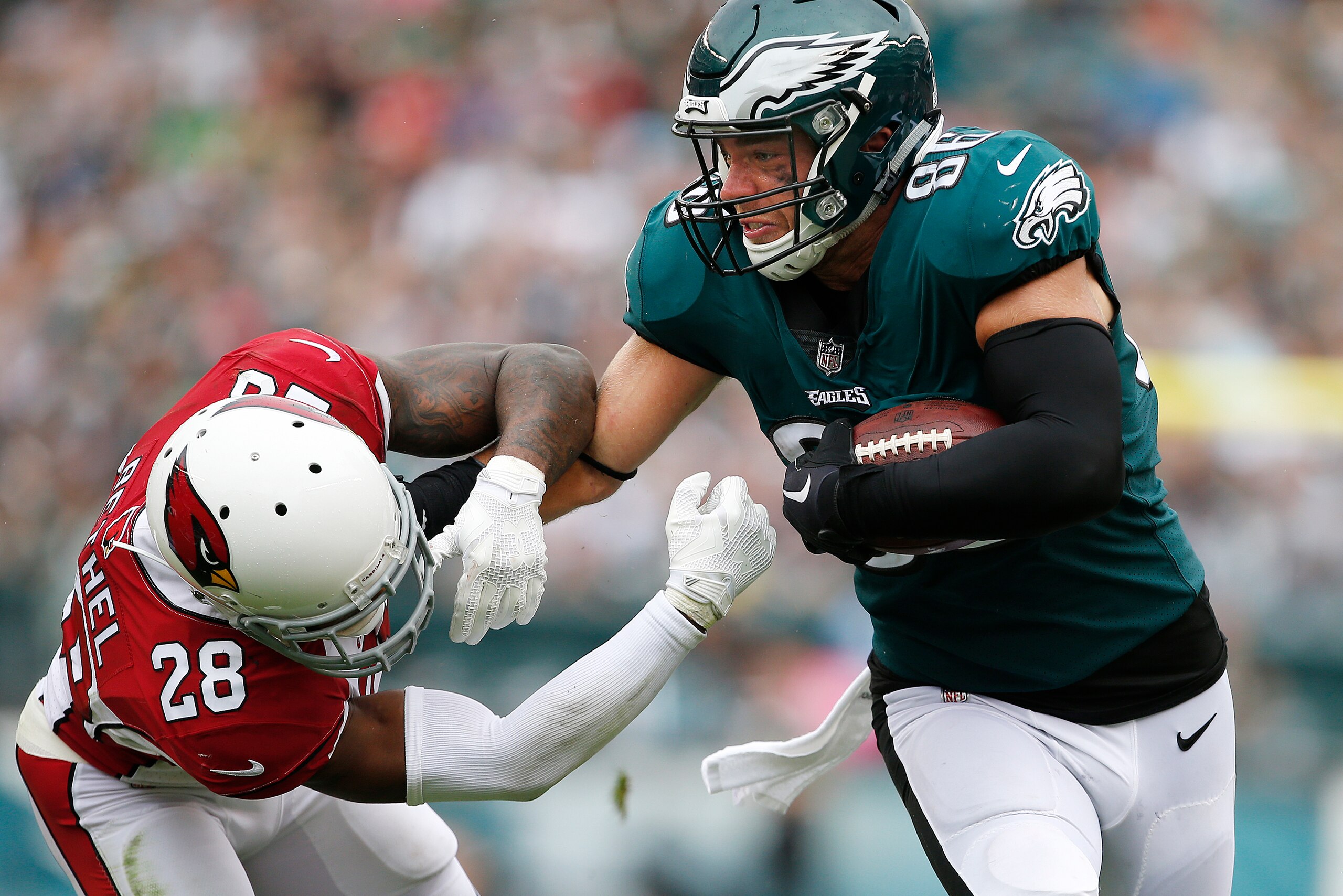 PHILADELPHIA, PA - OCTOBER 08: Zach Ertz #86 of the Philadelphia Eagles makes a catch for a first down against Justin Bethel #28 of the Arizona Cardinals during the third quarter at Lincoln Financial Field on October 8, 2017 in Philadelphia, Pennsylvania.