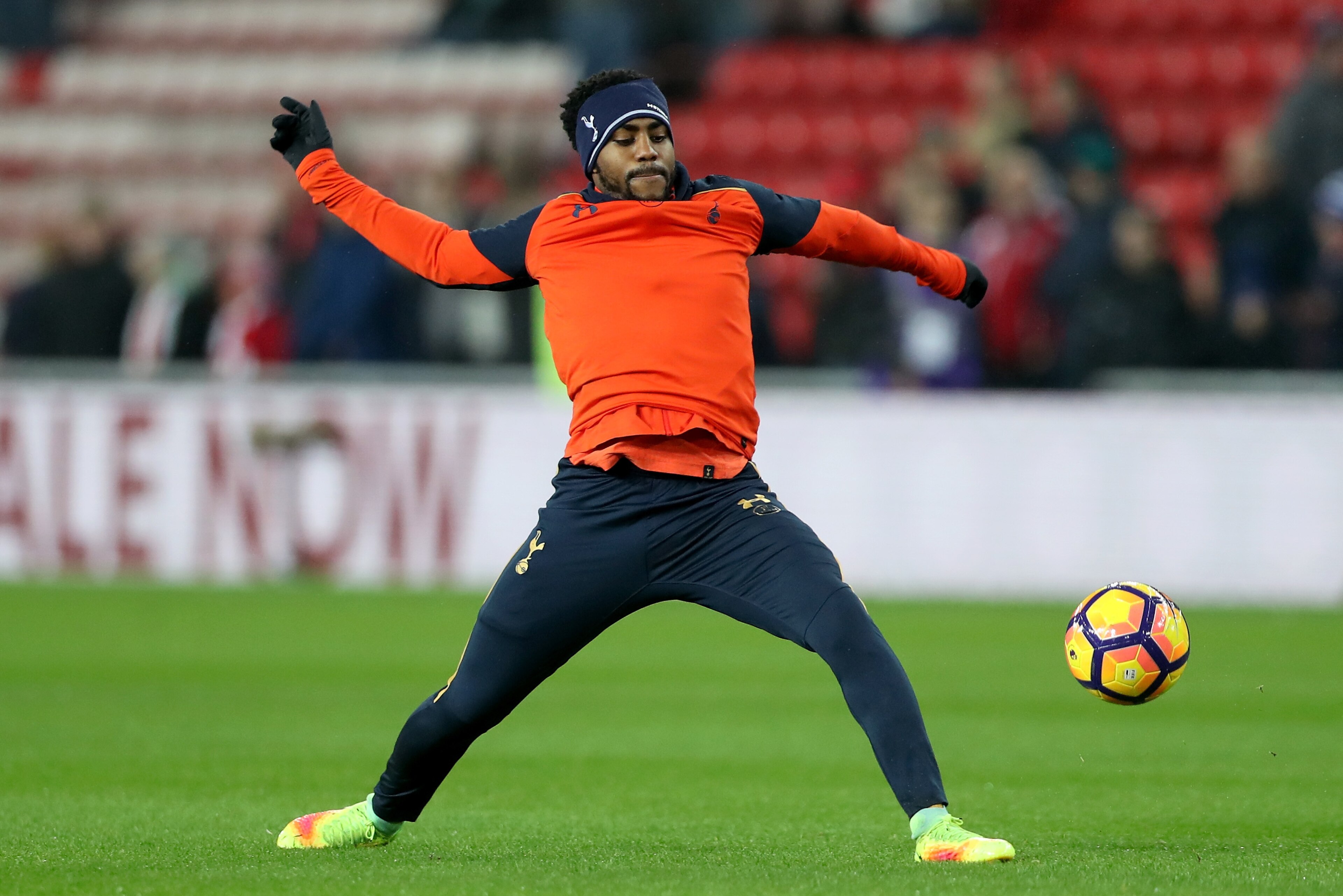 SUNDERLAND, ENGLAND - JANUARY 31:  Danny Rose of Tottenham Hotspur warms up prior to the Premier League match between Sunderland and Tottenham Hotspur at Stadium of Light on January 31, 2017 in Sunderland, England.  (Photo by Ian MacNicol/Getty Images)