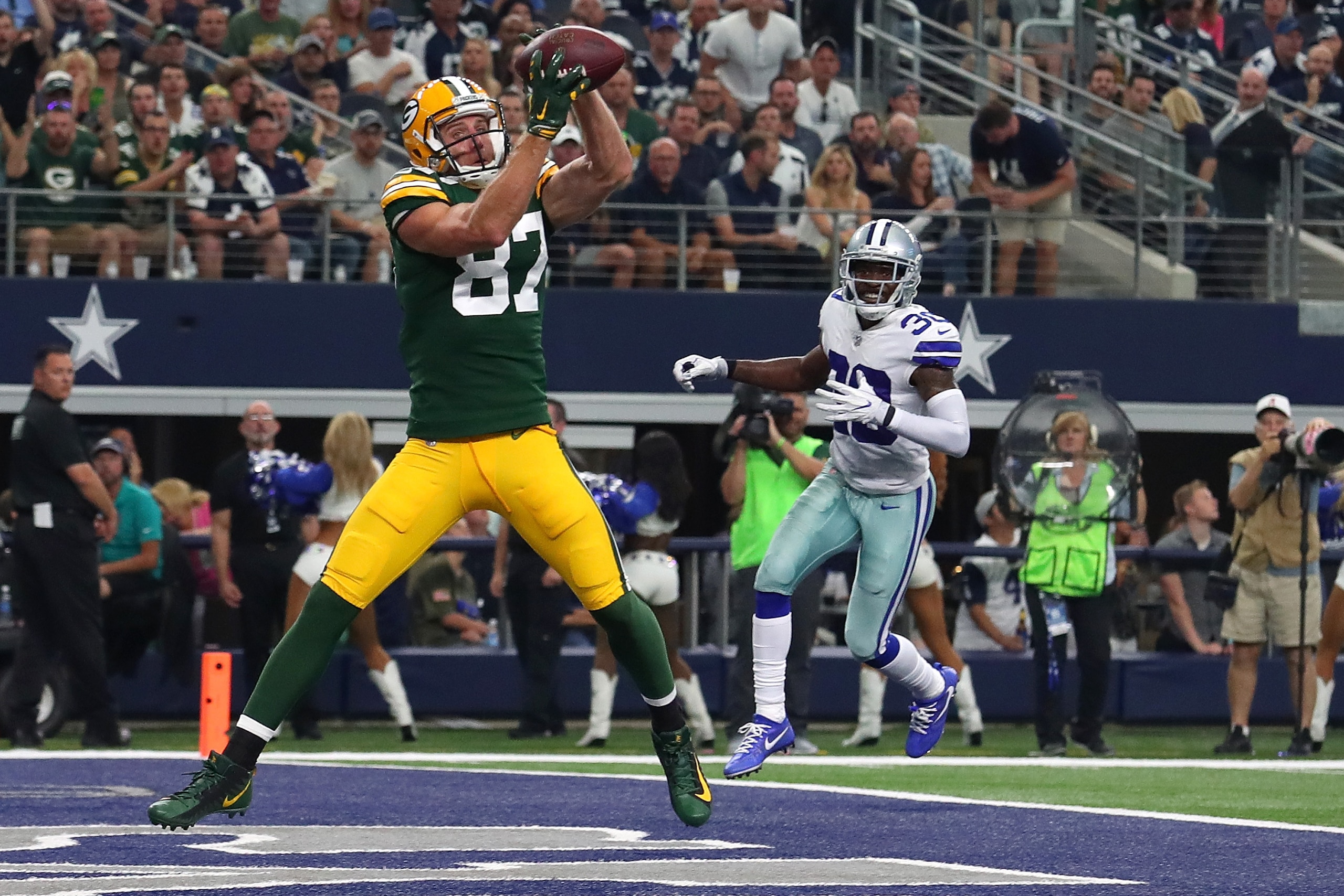 ARLINGTON, TX - OCTOBER 08:  Jordy Nelson #87 of the Green Bay Packers goes up for a touchdown pass against the Dallas Cowboys in the third quarter of a football game at AT&T Stadium on October 8, 2017 in Arlington, Texas.  (Photo by Tom Pennington/Getty 