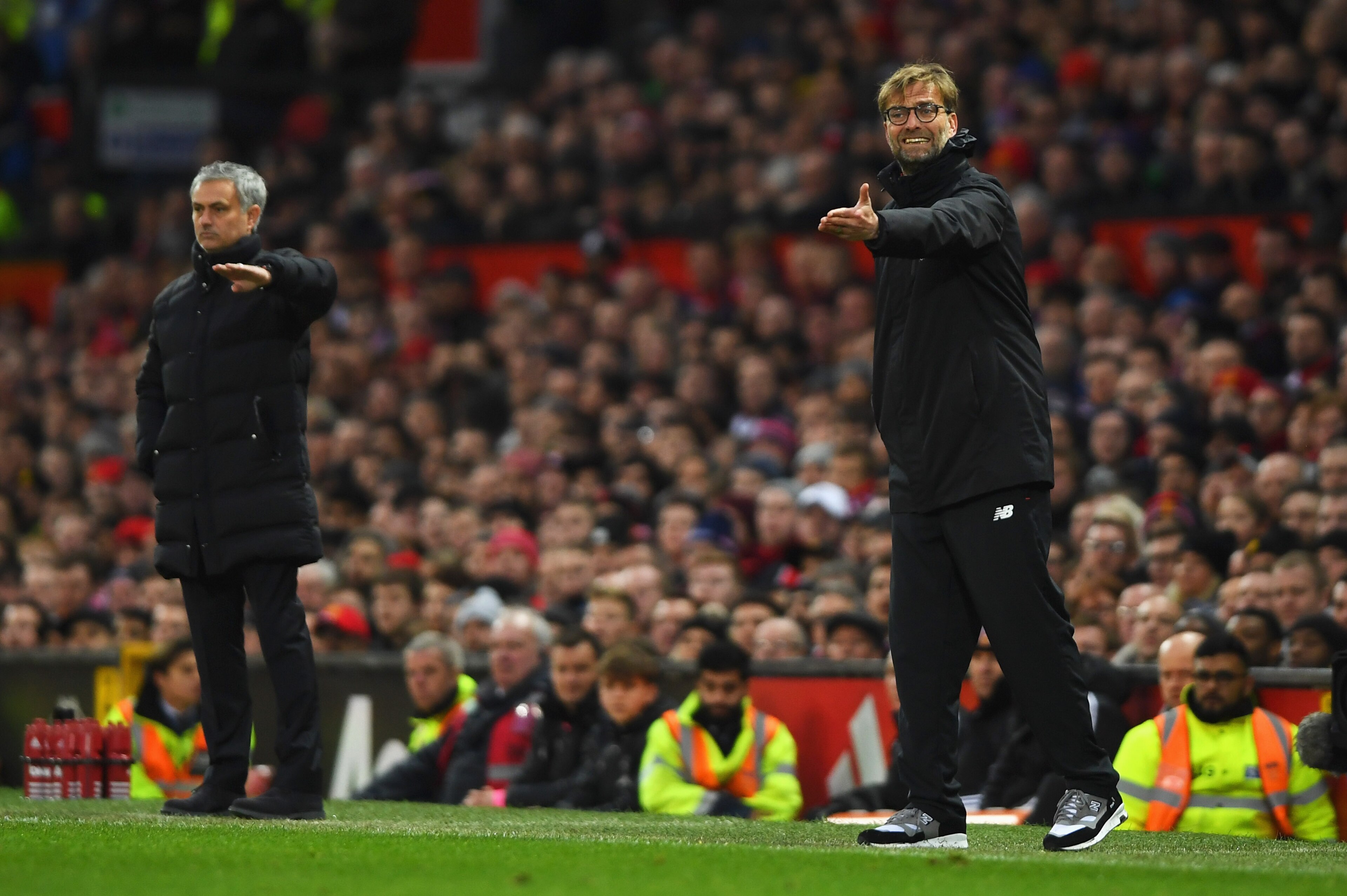 MANCHESTER, ENGLAND - JANUARY 15:  Jurgen Klopp manager of Liverpool and Jose Mourinho manager of Manchester United give instructions during the Premier League match between Manchester United and Liverpool at Old Trafford on January 15, 2017 in Manchester