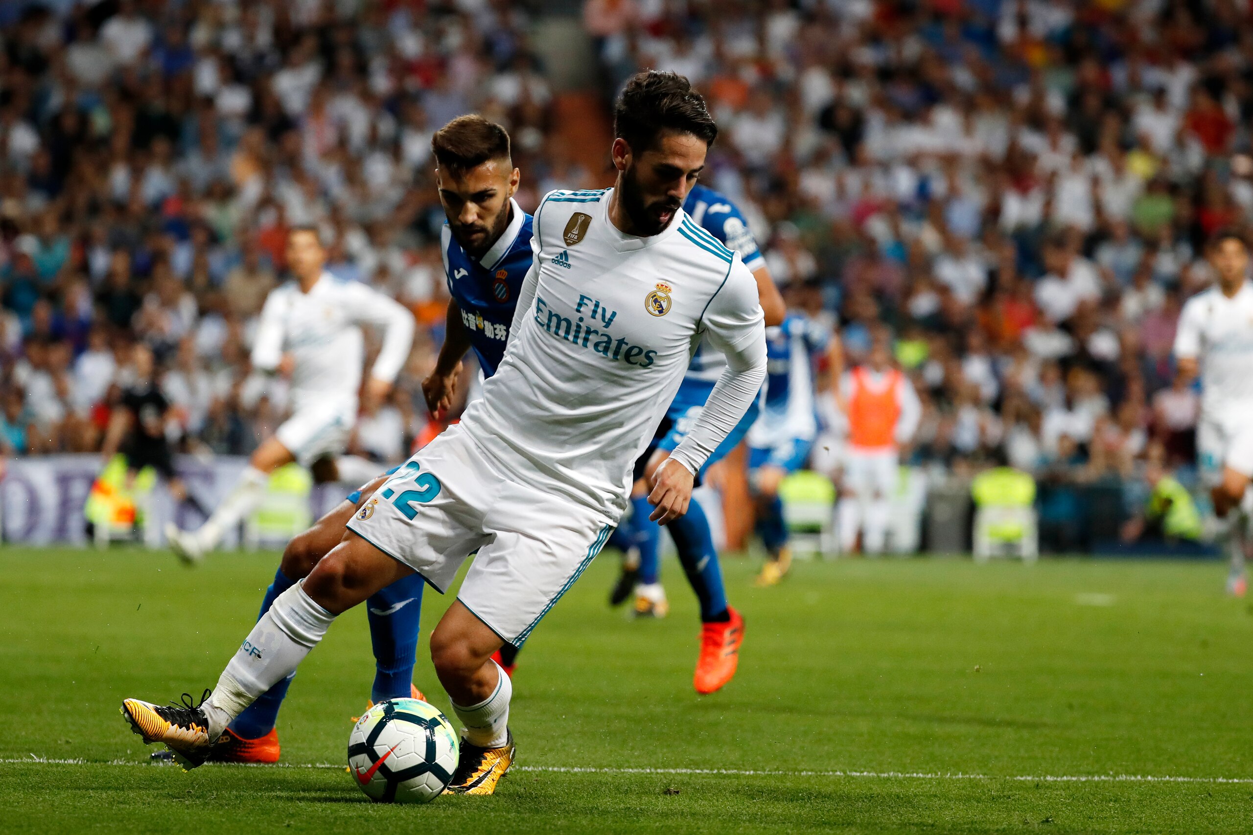 MADRID, SPAIN - OCTOBER 01: Isco Alarcon of Real Madrid controls the ball during the La Liga match between Real Madrid and Espanyol at Estadio Santiago Bernabeu on October 1, 2017 in Madrid, Spain. (Photo by TF-Images/TF-Images via Getty Images)