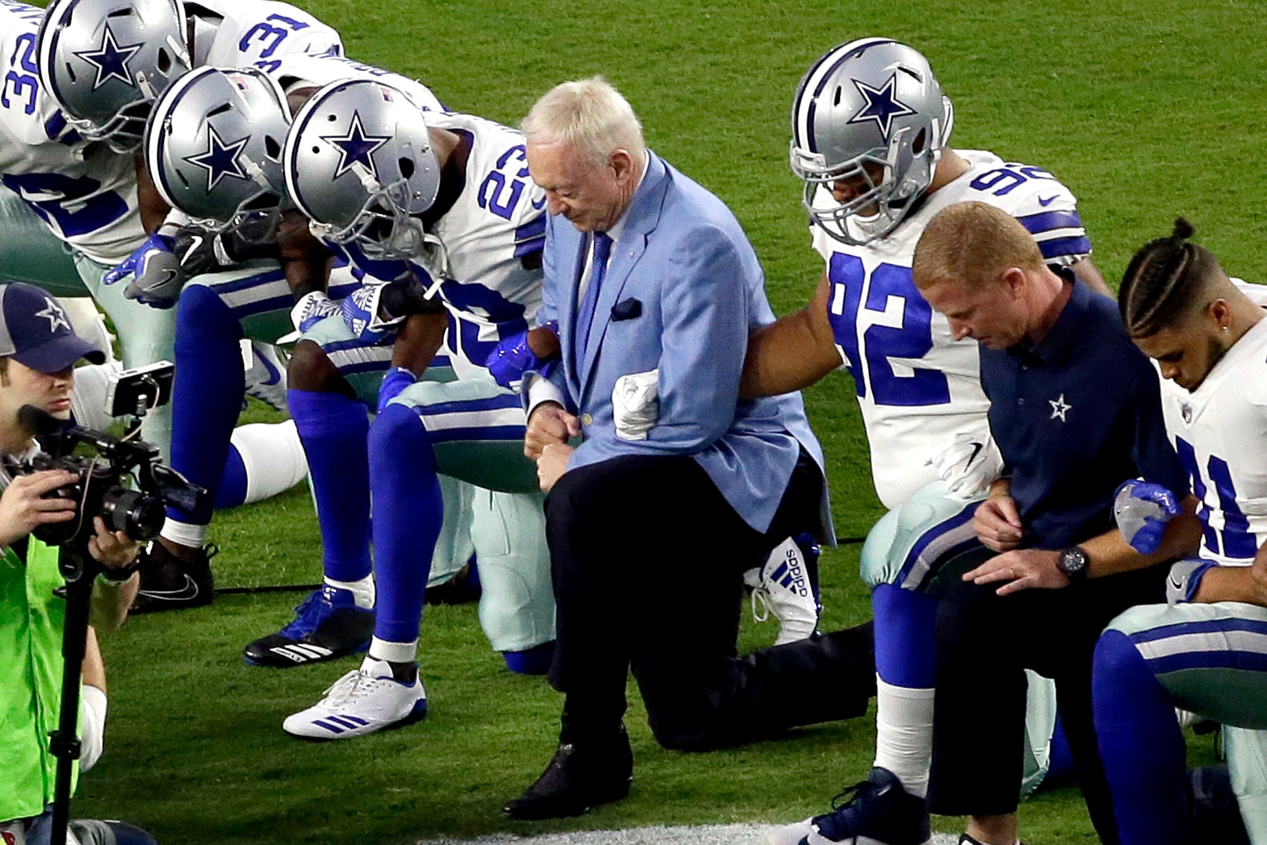 Jerry Jones' plan to bench any Cowboys player who didn't stand for the national anthem wasn't received well in the Dallas locker room.