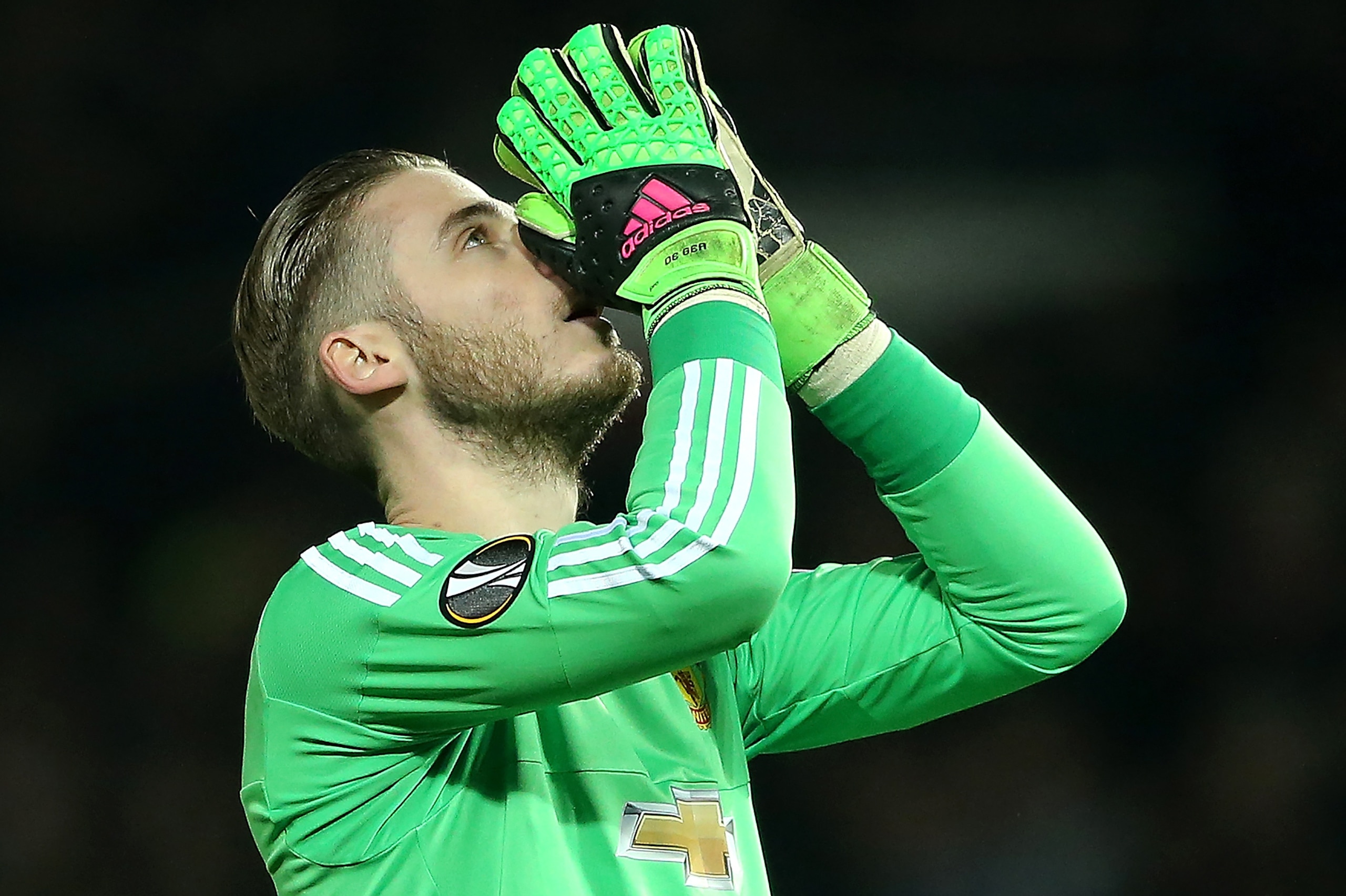MANCHESTER, ENGLAND - MARCH 17: David De Gea of Manchester United reacts during the UEFA Europa League Round of 16 Second Leg match between Manchester United and Liverpool at Old Trafford on March 17, 2016 in Manchester, England. (Photo by Matthew Ashto MANCHESTER, ENGLAND - MARCH 17: David De Gea of Manchester United reacts during the UEFA Europa League Round of 16 Second Leg match between Manchester United and Liverpool at Old Trafford on March 17, 2016 in Manchester, England. (Photo by Matthew Ashto