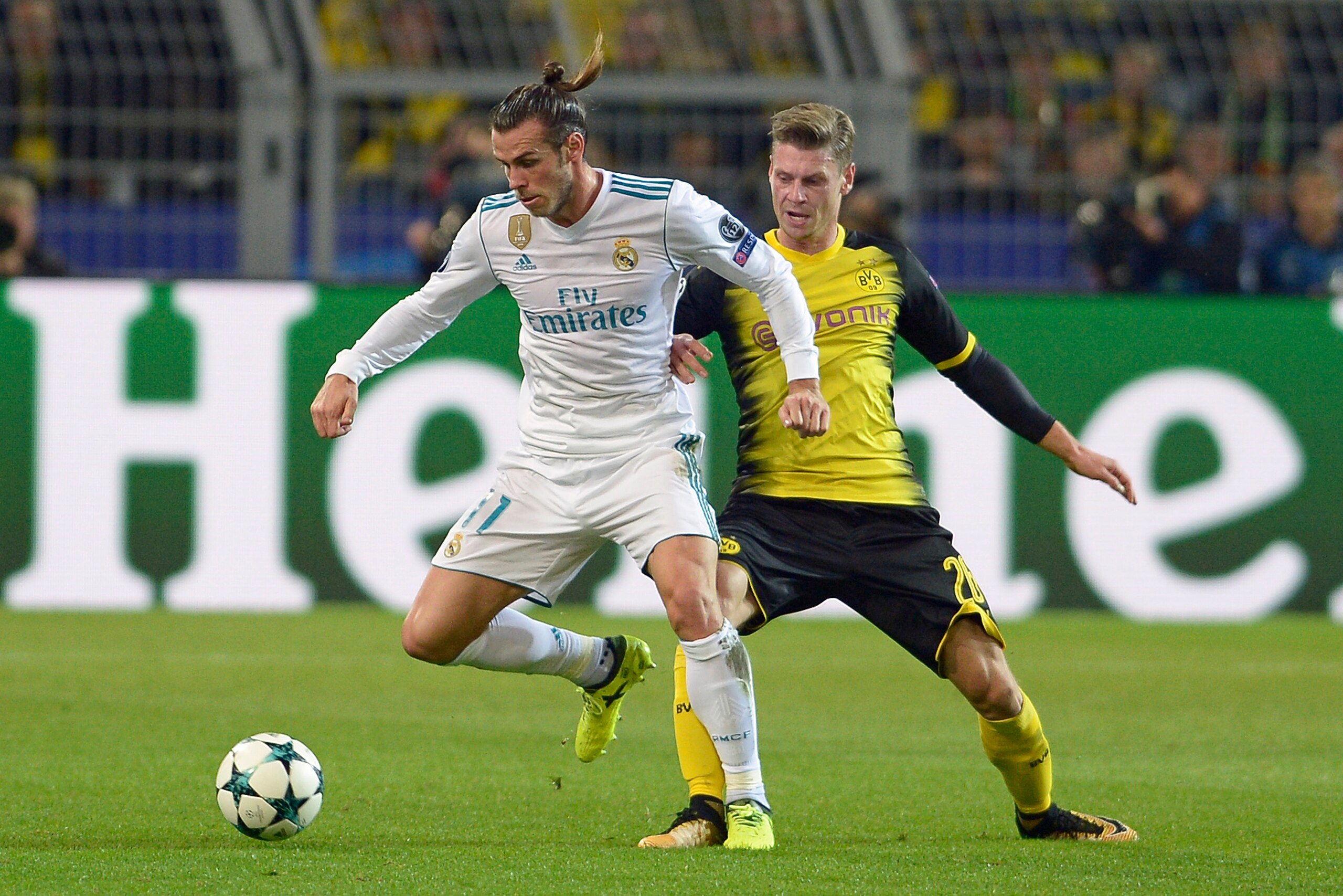 DORTMUND, GERMANY - SEPTEMBER 26: Gareth Bale of Real Madrid , Lukasz Piszczek of Dortmund battle for the ball during the UEFA Champions League group H match between Borussia Dortmund and Real Madrid at Signal Iduna Park on September 26, 2017 in Dortmund,