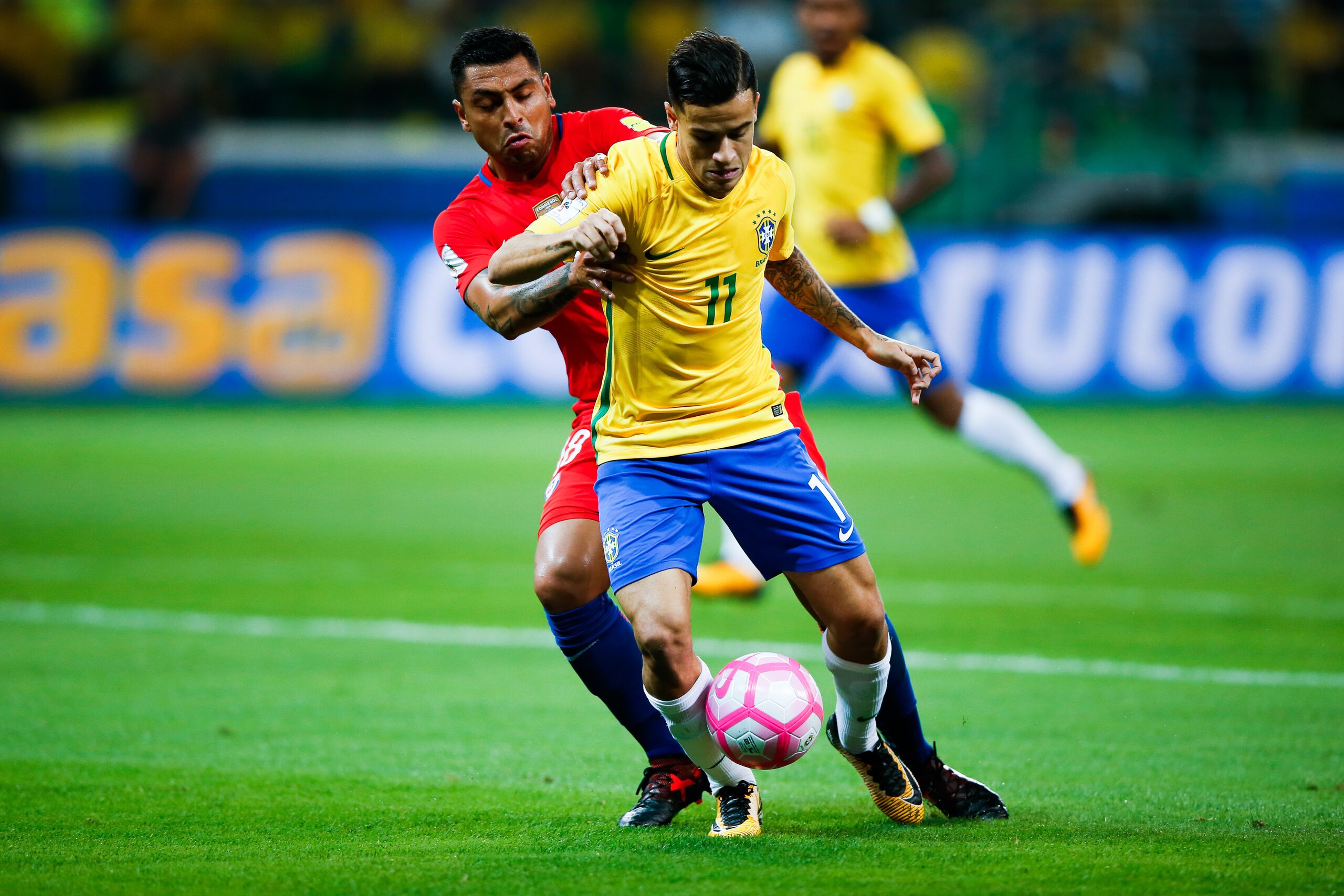 SAO PAULO, BRAZIL - OCTOBER 10: Gonzalo Jara (L) of Chile and Philippe Coutinho of Brazil in action during the match between Brazil and Chile for the 2018 FIFA World Cup Russia Qualifier at Allianz Parque Stadium on October 10, 2017 in Sao Paulo, Brazil. SAO PAULO, BRAZIL - OCTOBER 10: Gonzalo Jara (L) of Chile and Philippe Coutinho of Brazil in action during the match between Brazil and Chile for the 2018 FIFA World Cup Russia Qualifier at Allianz Parque Stadium on October 10, 2017 in Sao Paulo, Brazil.