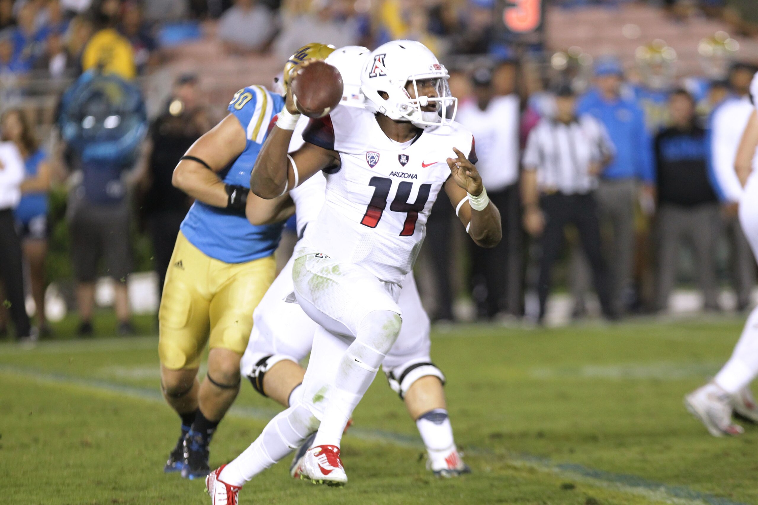 PASADENA, CA - OCTOBER 01: Khalil Tate #14 of the Arizona Wildcat back to pass against the UCLA Bruins at Rose Bowl on October 1, 2016 in Pasadena, California. (Photo by Leon Bennett/Getty Images) PASADENA, CA - OCTOBER 01: Khalil Tate #14 of the Arizona Wildcat back to pass against the UCLA Bruins at Rose Bowl on October 1, 2016 in Pasadena, California. (Photo by Leon Bennett/Getty Images)