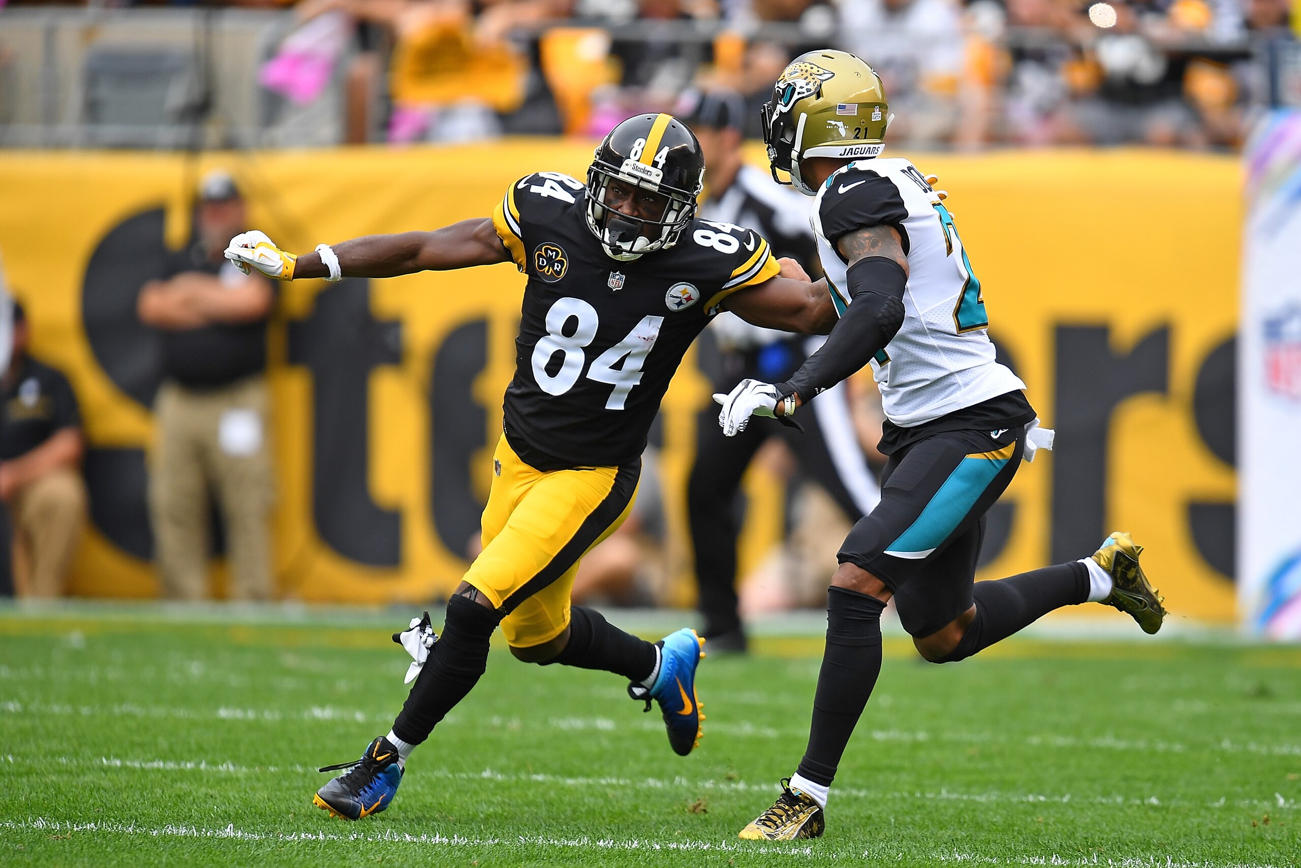 PITTSBURGH, PA - OCTOBER 08:  Antonio Brown #84 of the Pittsburgh Steelers in action during the game against the Jacksonville Jaguars at Heinz Field on October 8, 2017 in Pittsburgh, Pennsylvania. (Photo by Joe Sargent/Getty Images) *** Local Caption ***