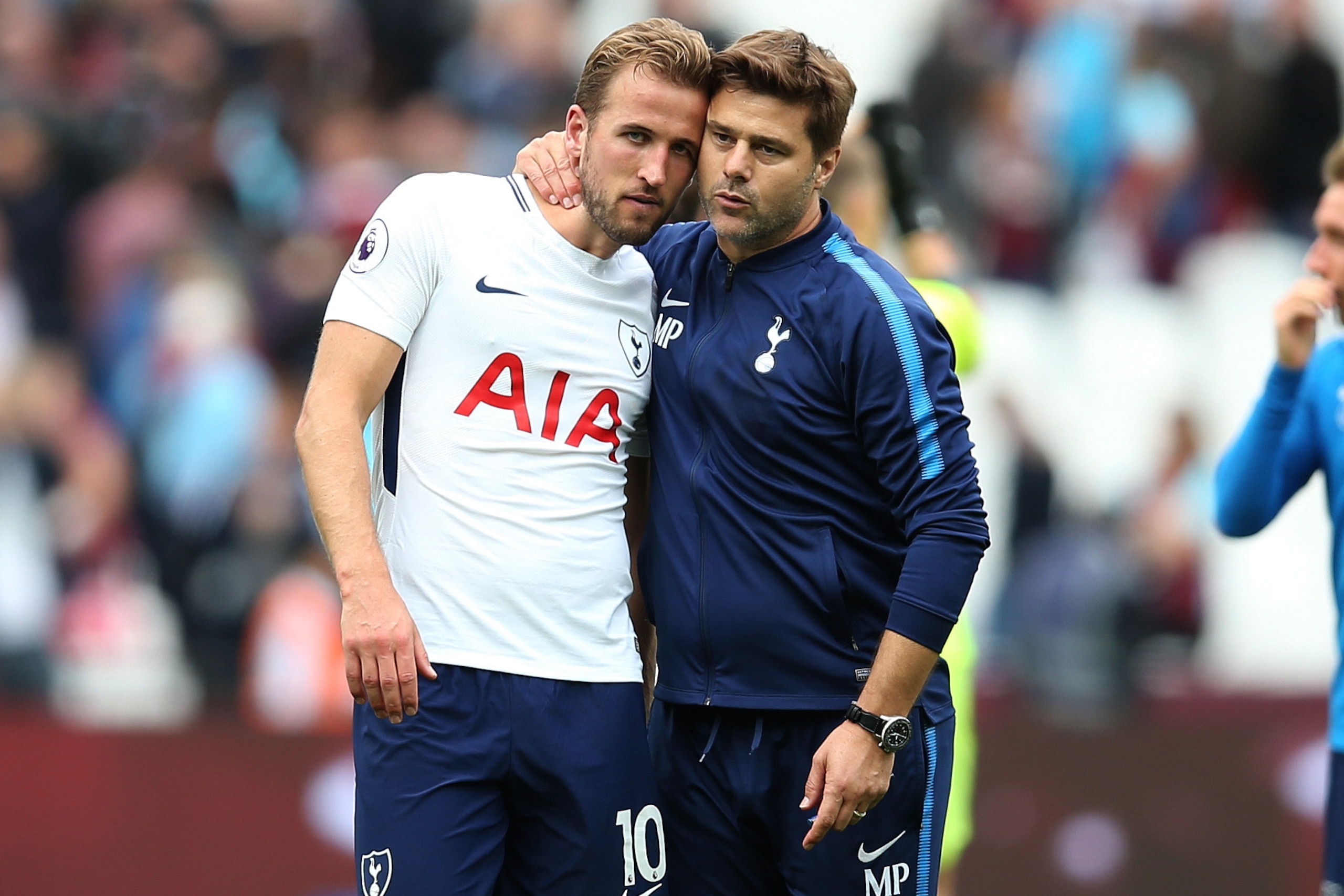 LONDON, ENGLAND - SEPTEMBER 23: Mauricio Pochettino manager / head coach of Tottenham Hotspur and Harry Kane of Tottenham Hotspur during the Premier League match between West Ham United and Tottenham Hotspur at London Stadium on September 23, 2017 in Lond