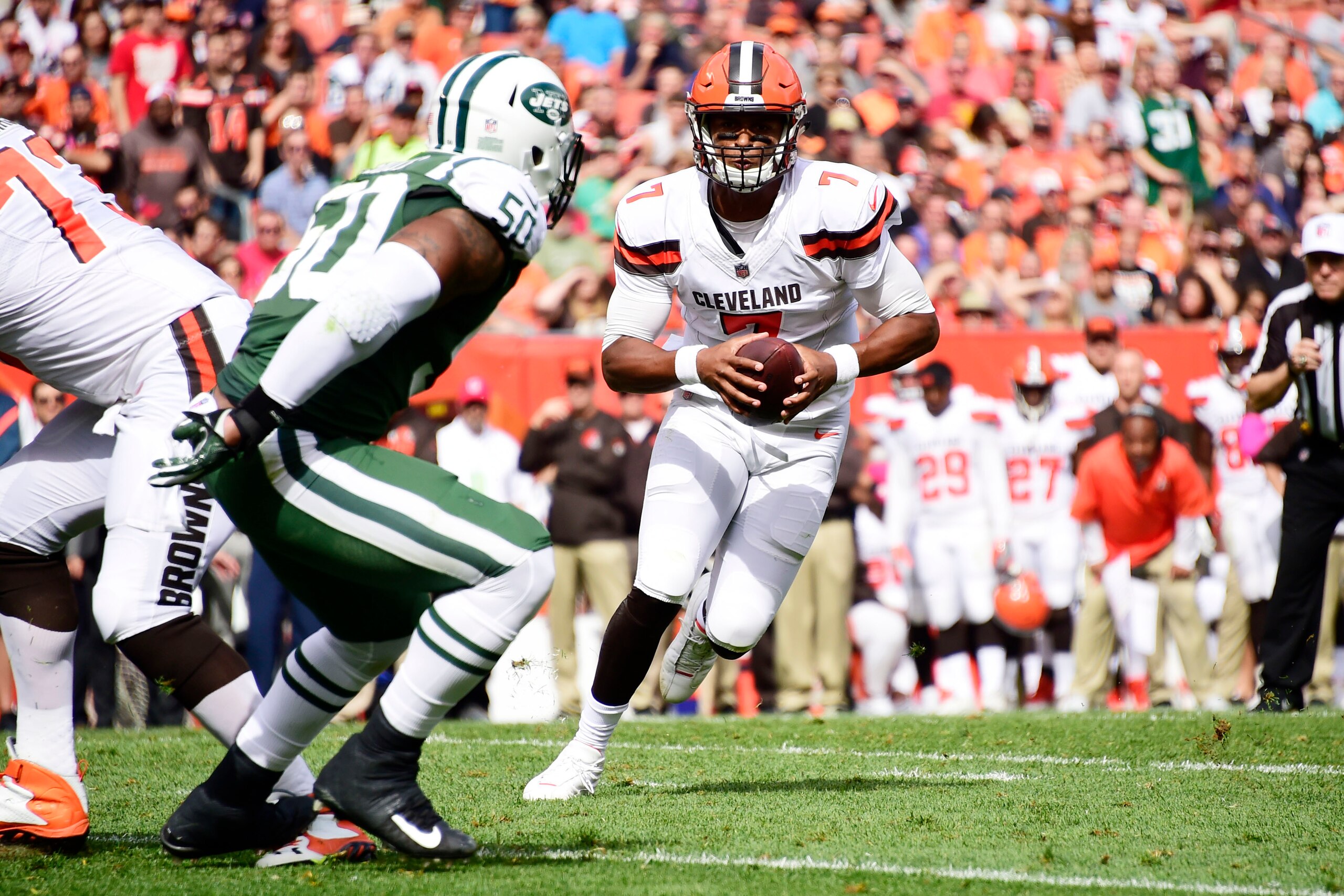 “He’s got a lot of confidence,” offensive tackle Joe Thomas says of DeShone Kizer, “and we’ve got a lot of confidence in him.” “He’s got a lot of confidence,” offensive tackle Joe Thomas says of DeShone Kizer, “and we’ve got a lot of confidence in him.”