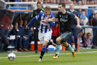(L-R) Martin Odegaard of sc Heerenveen, Nick Viergever of Ajax during the Dutch Eredivisie match between sc Heerenveen and Ajax Amsterdam at Abe Lenstra Stadium on October 01, 2017 in Heerenveen, The Netherlands(Photo by VI Images via Getty Images)