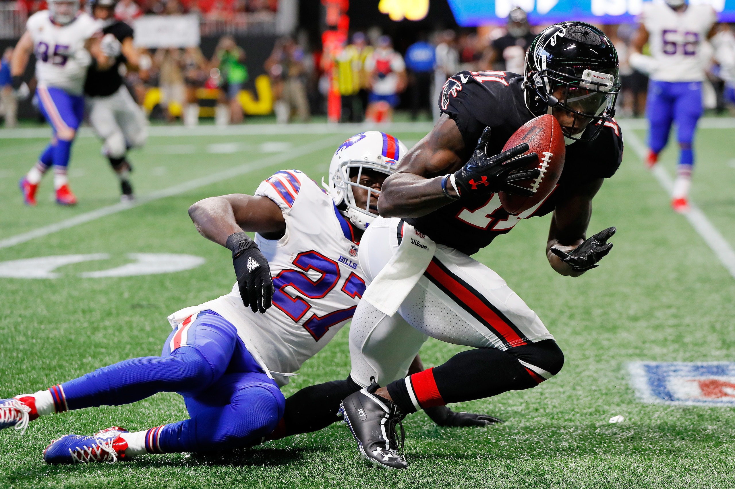 ATLANTA, GA - OCTOBER 01: Julio Jones #11 of the Atlanta Falcons makes a catch over Tre'Davious White #27 of the Buffalo Bills during the first half at Mercedes-Benz Stadium on October 1, 2017 in Atlanta, Georgia. (Photo by Kevin C.  Cox/Getty Images)