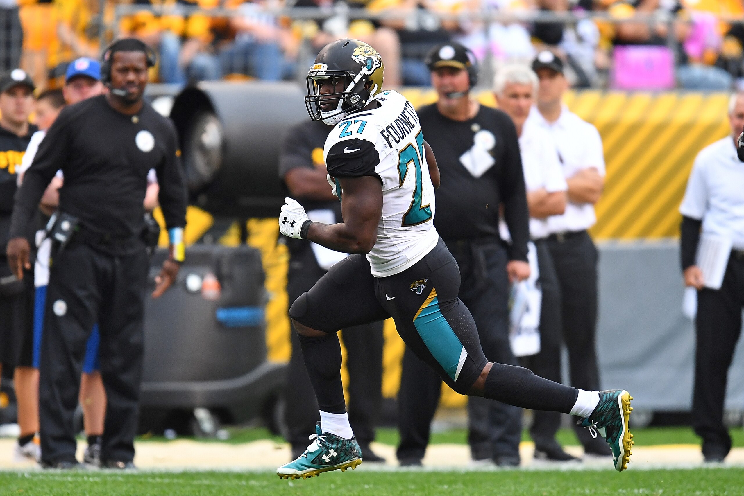 PITTSBURGH, PA - OCTOBER 08:  Leonard Fournette #27 of the Jacksonville Jaguars in action during the game against the Pittsburgh Steelers at Heinz Field on October 8, 2017 in Pittsburgh, Pennsylvania. (Photo by Joe Sargent/Getty Images) *** Local Caption 