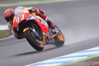 MOTEGI, JAPAN - OCTOBER 13:  Marc Marquez of Spain and Repsol Honda Team rounds the bend during the MotoGP of Japan - Free Practice at Twin Ring Motegi on October 13, 2017 in Motegi, Japan.  (Photo by Mirco Lazzari gp/Getty Images)
