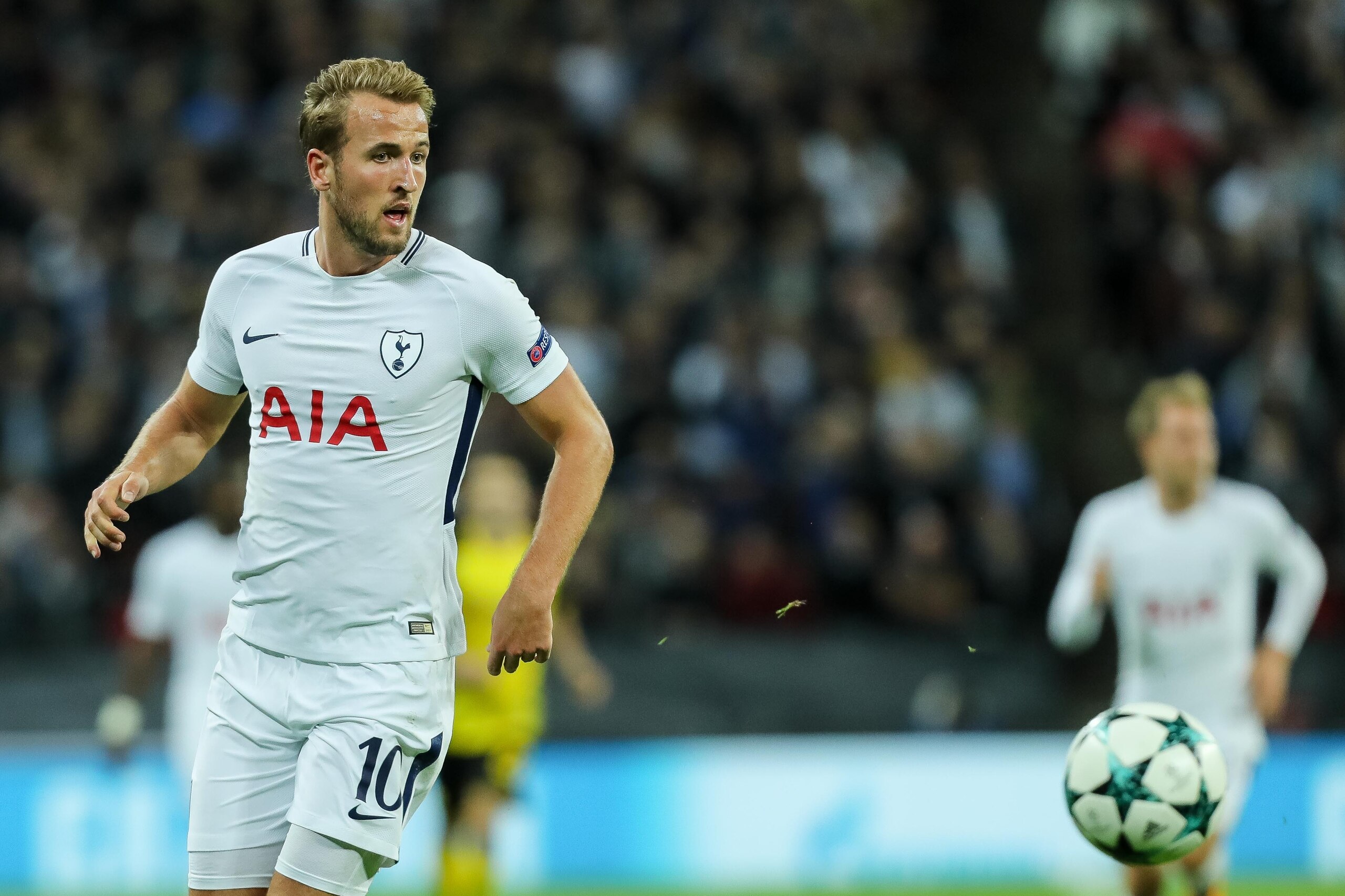 LONDON, ENGLAND - SEPTEMBER 13: Harry Kane of Tottenham Hotspur controls the ball during the UEFA Champions League group H match between Tottenham Hotspur and Borussia Dortmund at Wembley Stadium on September 13, 2017 in London, United Kingdom. (Photo by 