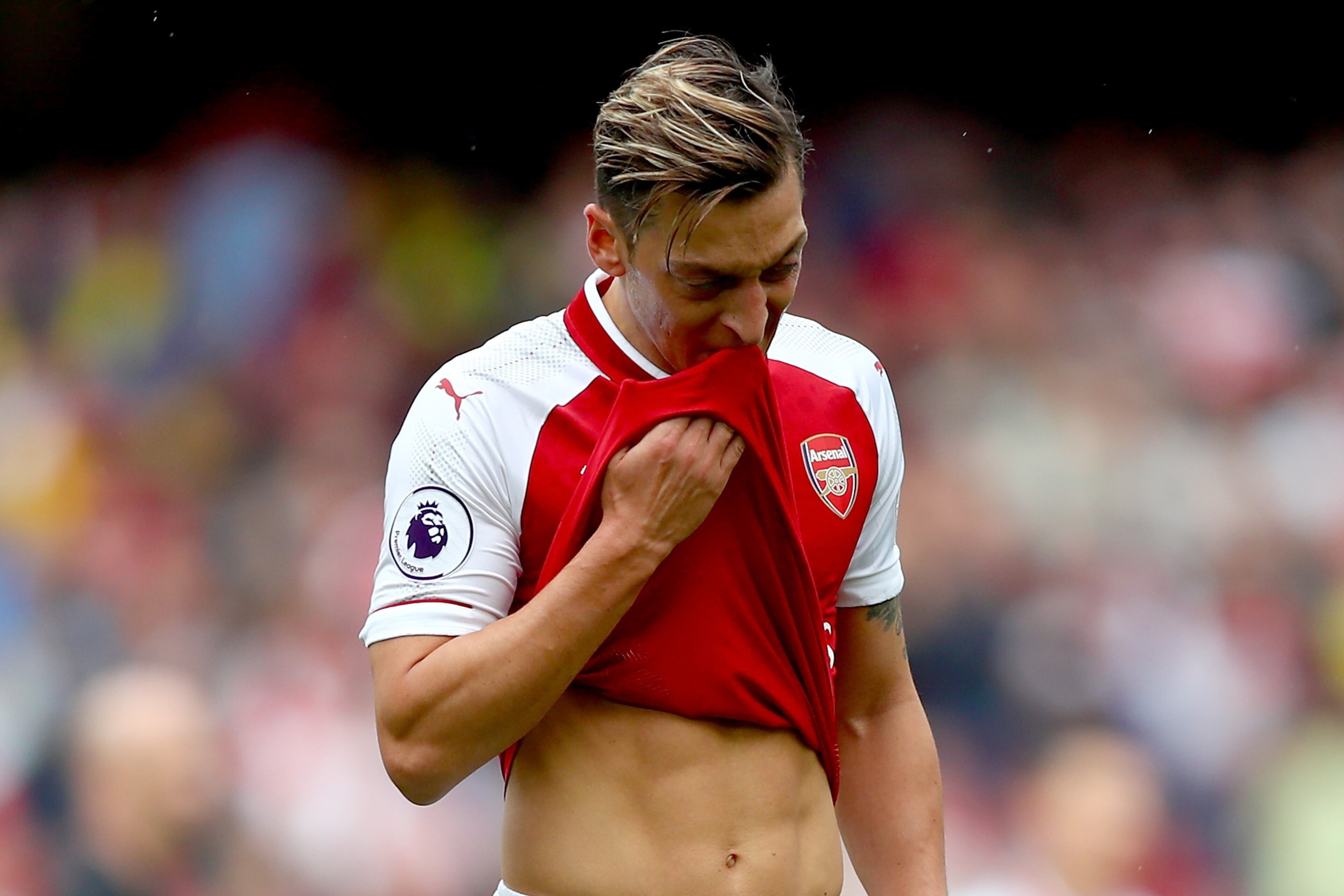 LONDON, ENGLAND - SEPTEMBER 09:  Mesut Ozil of Arsenal reacts during the Premier League match between Arsenal and AFC Bournemouth at Emirates Stadium on September 9, 2017 in London, England.  (Photo by Clive Rose/Getty Images)