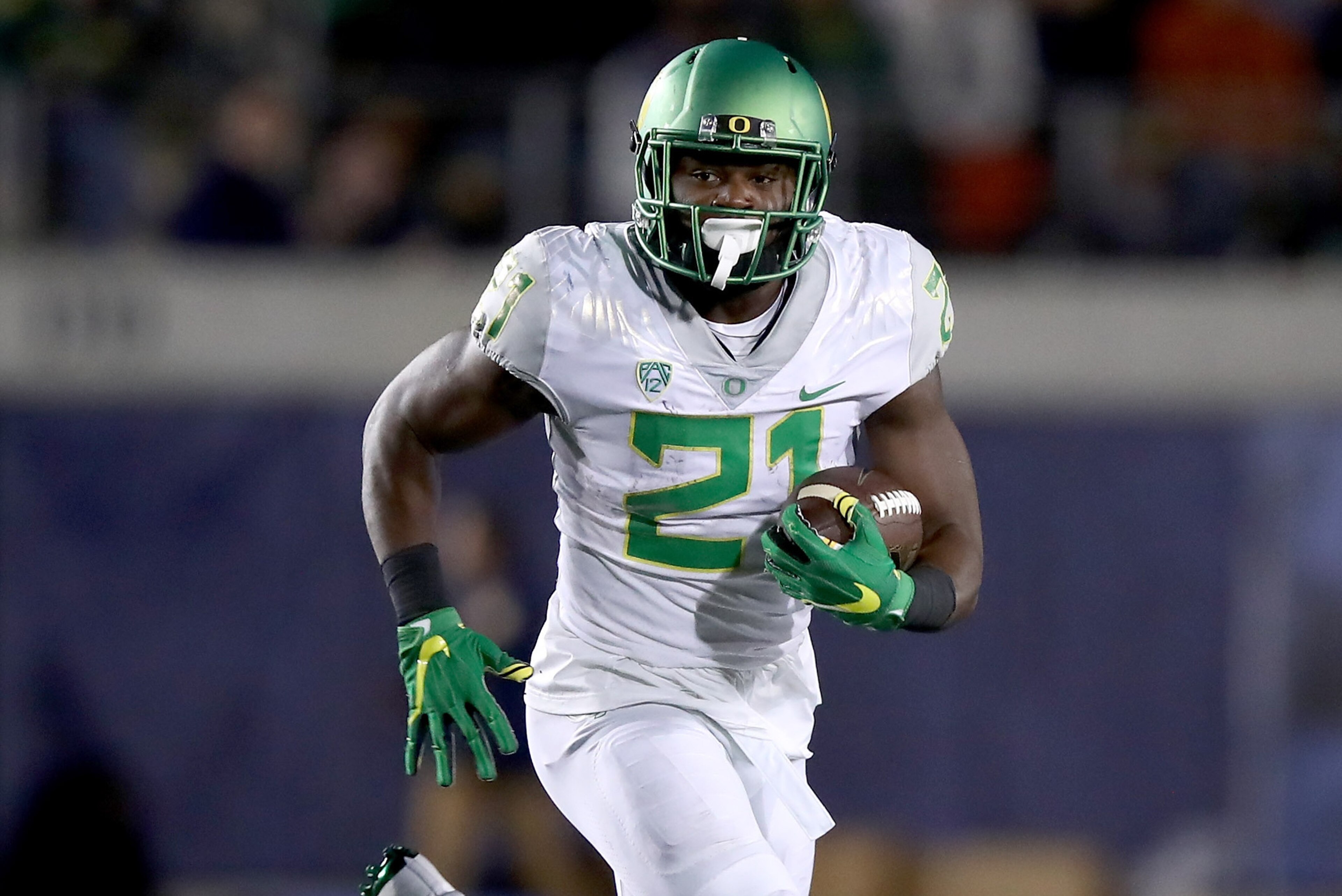 BERKELEY, CA - OCTOBER 21: Royce Freeman #21 of the Oregon Ducks in action against the California Golden Bears at California Memorial Stadium on October 21, 2016 in Berkeley, California. (Photo by Ezra Shaw/Getty Images) BERKELEY, CA - OCTOBER 21: Royce Freeman #21 of the Oregon Ducks in action against the California Golden Bears at California Memorial Stadium on October 21, 2016 in Berkeley, California. (Photo by Ezra Shaw/Getty Images)