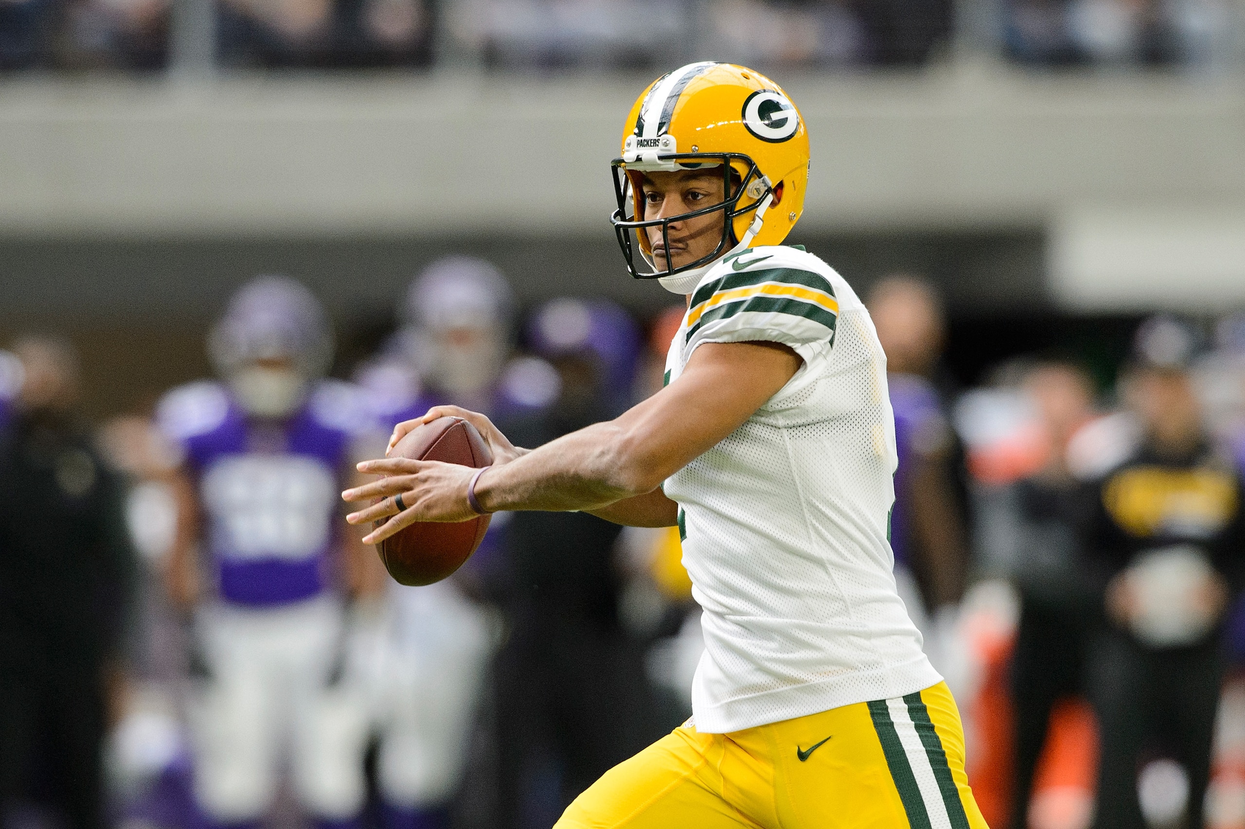 MINNEAPOLIS, MN - OCTOBER 15: Brett Hundley #7 of the Green Bay Packers passes the ball against the Minnesota Vikings during the game on October 15, 2017 at US Bank Stadium in Minneapolis, Minnesota. (Photo by Hannah Foslien/Getty Images)