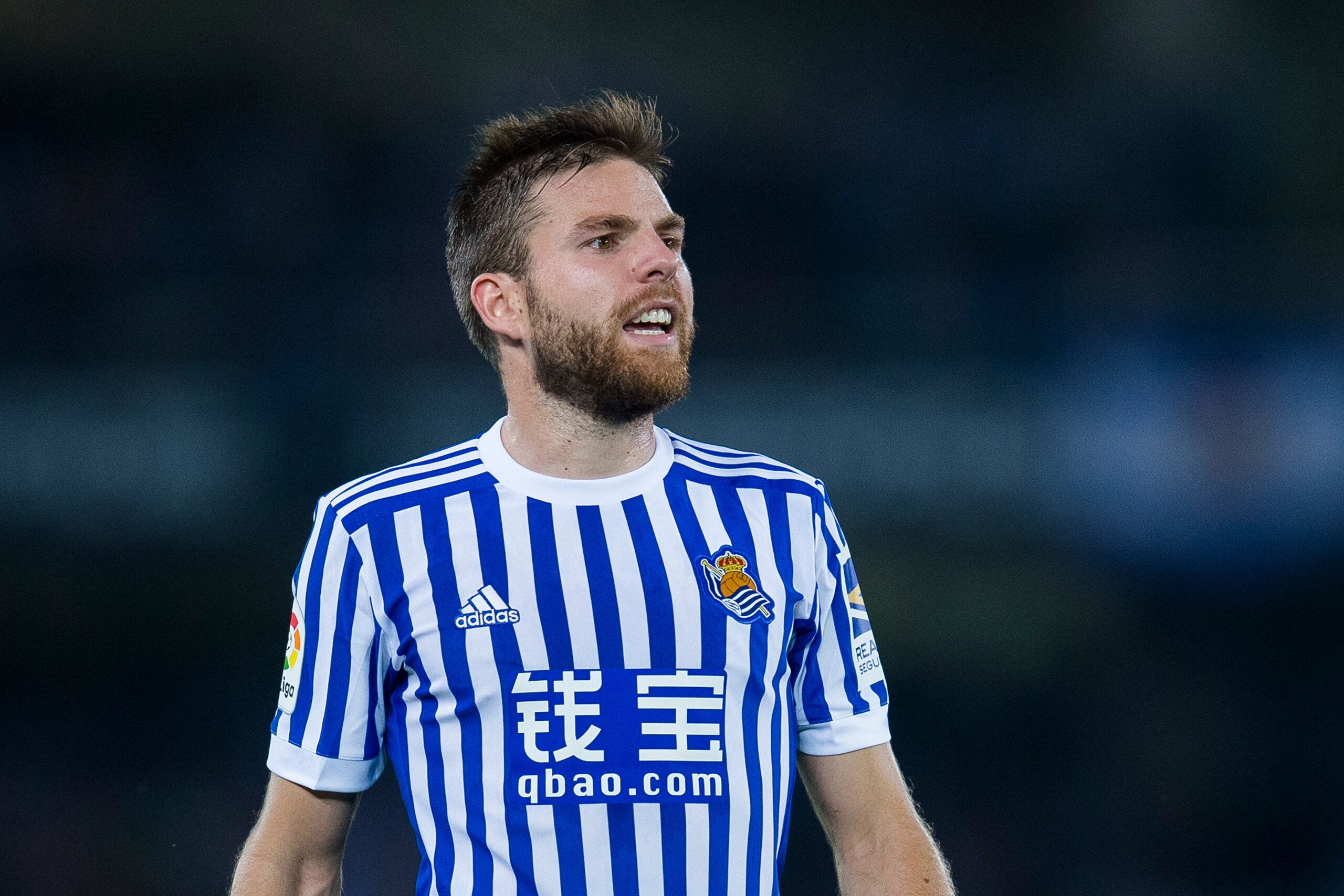 SAN SEBASTIAN, SPAIN - SEPTEMBER 24:  Asier Illarramendi of Real Sociedad reacts during the La Liga match between Real Sociedad de Futbol and Valencia CF at Estadio Anoeta on September 24, 2017 in San Sebastian, Spain.  (Photo by Juan Manuel Serrano Arce/