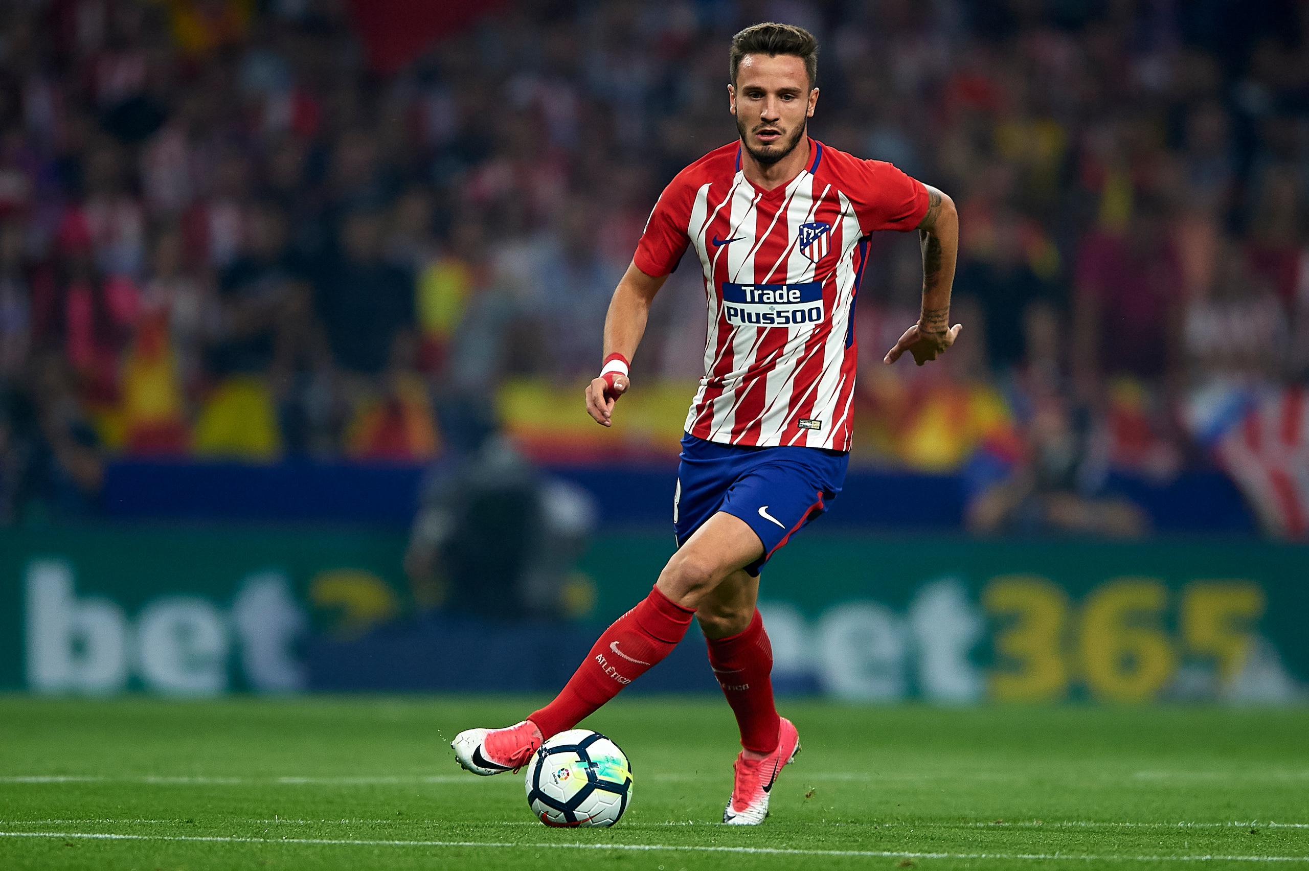 MADRID, SPAIN - OCTOBER 14:  Saul Niguez of Atletico Madrid in action during the La Liga match between Atletico Madrid and Barcelona at Estadio Wanda Metropolitano on October 14, 2017 in Madrid, Spain.  (Photo by fotopress/Getty Images)
