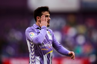 VALLADOLID, SPAIN - FEBRUARY 12:  Jose Arnaiz of Real Valladolid CF reacts as he fails to score during the La Liga second league match between Real Valladolid CF and CD Tenerife at Estadio Jose Zorrilla on February 12, 2017 in Valladolid, Spain.  (Photo b