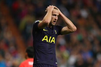 MADRID, SPAIN - OCTOBER 17: Harry Kane of Tottenham Hotspur reacts after missing a chance during the UEFA Champions League group H match between Real Madrid and Tottenham Hotspur at Estadio Santiago Bernabeu on October 17, 2017 in Madrid, Spain. (Photo by