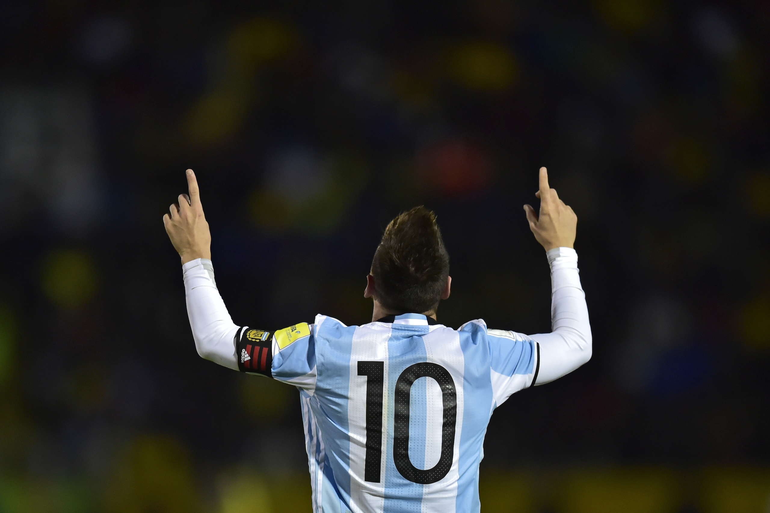 TOPSHOT - Argentina's Lionel Messi celebrates after scoring his third goal against Ecuador during their 2018 World Cup qualifier football match in Quito, on October 10, 2017. / AFP PHOTO / Rodrigo BUENDIA (Photo credit should read RODRIGO BUENDIA/A TOPSHOT - Argentina's Lionel Messi celebrates after scoring his third goal against Ecuador during their 2018 World Cup qualifier football match in Quito, on October 10, 2017. / AFP PHOTO / Rodrigo BUENDIA (Photo credit should read RODRIGO BUENDIA/A