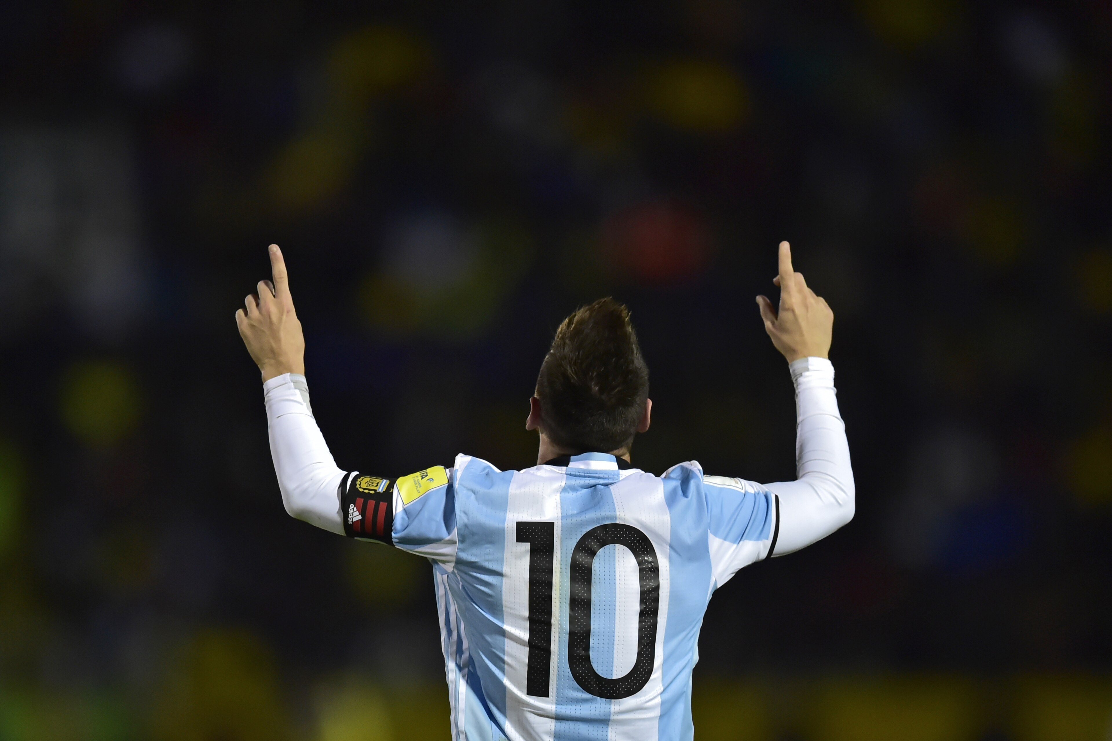 TOPSHOT - Argentina's Lionel Messi celebrates after scoring his third goal against Ecuador during their 2018 World Cup qualifier football match in Quito, on October 10, 2017. / AFP PHOTO / Rodrigo BUENDIA (Photo credit should read RODRIGO BUENDIA/A TOPSHOT - Argentina's Lionel Messi celebrates after scoring his third goal against Ecuador during their 2018 World Cup qualifier football match in Quito, on October 10, 2017. / AFP PHOTO / Rodrigo BUENDIA (Photo credit should read RODRIGO BUENDIA/A