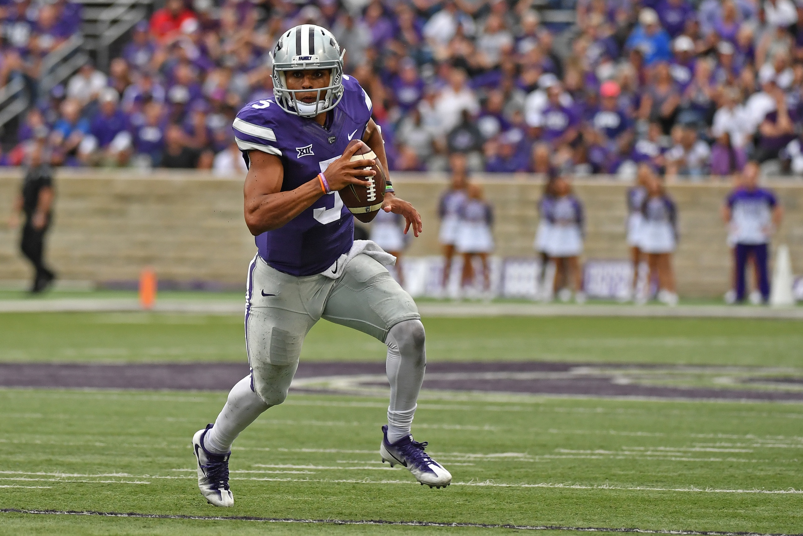 MANHATTAN, KS - OCTOBER 14:  Quarterback Alex Delton #5 of the Kansas State Wildcats scrambles against the TCU Horned Frogs during the second half on October 14, 2017 at Bill Snyder Family Stadium in Manhattan, Kansas.  (Photo by Peter G. Aiken/Getty Imag