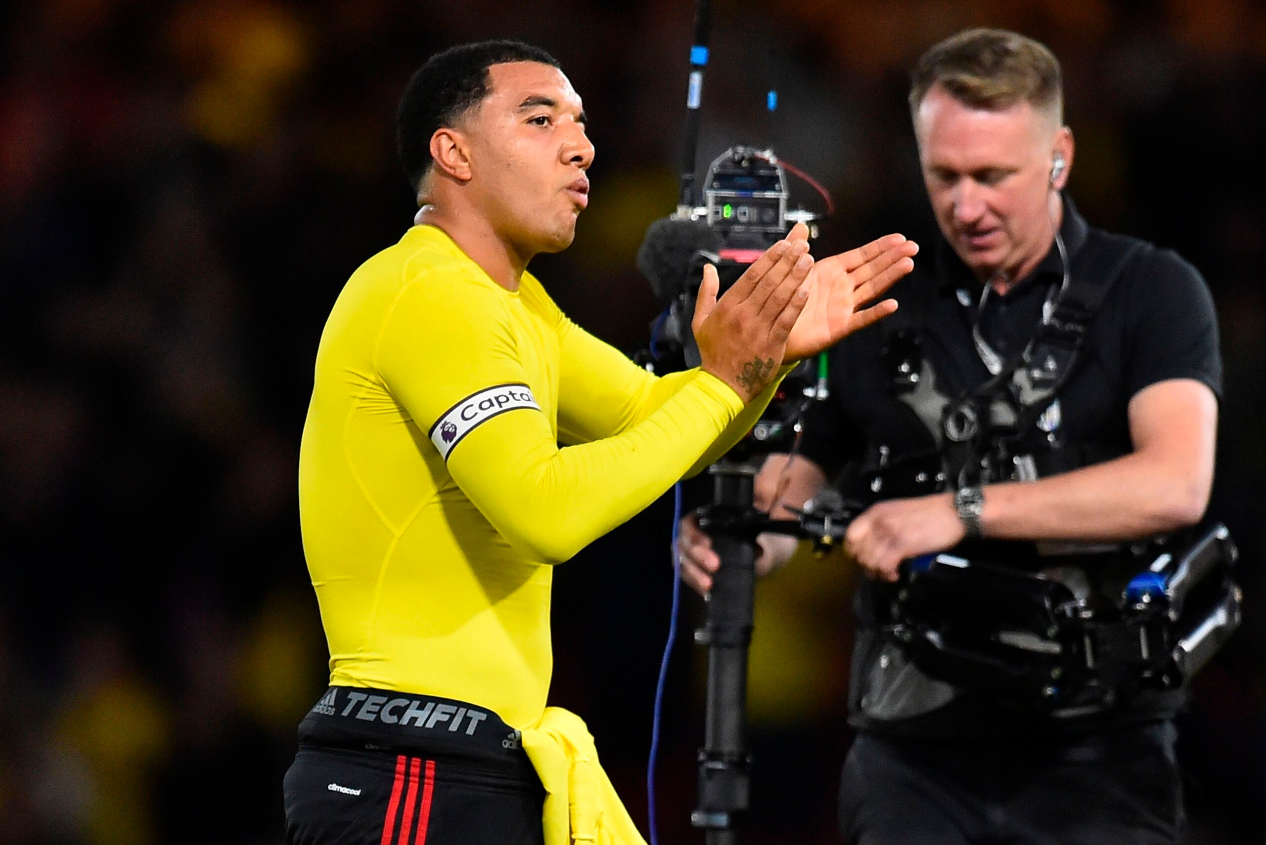 Watford's English striker Troy Deeney (L) applauds on the pitch at the end of the English Premier League football match between Watford and Arsenal at Vicarage Road Stadium in Watford, north of London on October 14, 2017. / AFP PHOTO / Glyn KIRK / RESTRIC