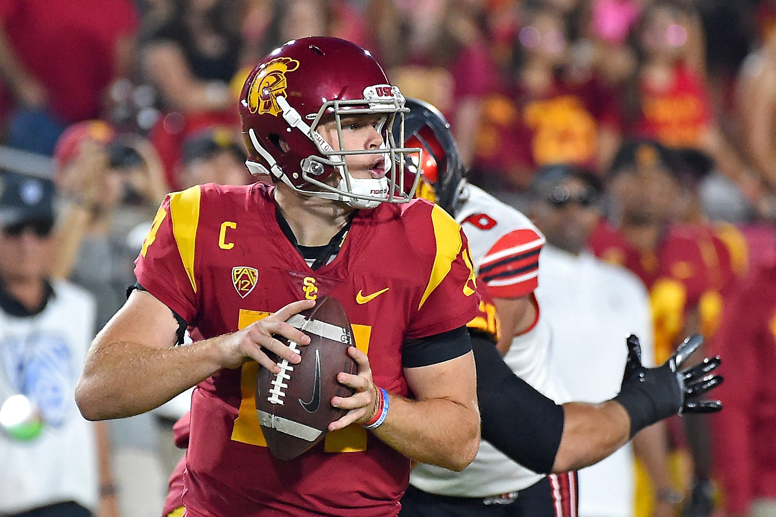 LOS ANGELES, CA - OCTOBER 14:  Quarterback Sam Darnold #14 of the USC Trojans passes the ball in the first half of the game against the Utah Utes at the Los Angeles Memorial Coliseum on October 14, 2017 in Los Angeles, California.  (Photo by Jayne Kamin-O