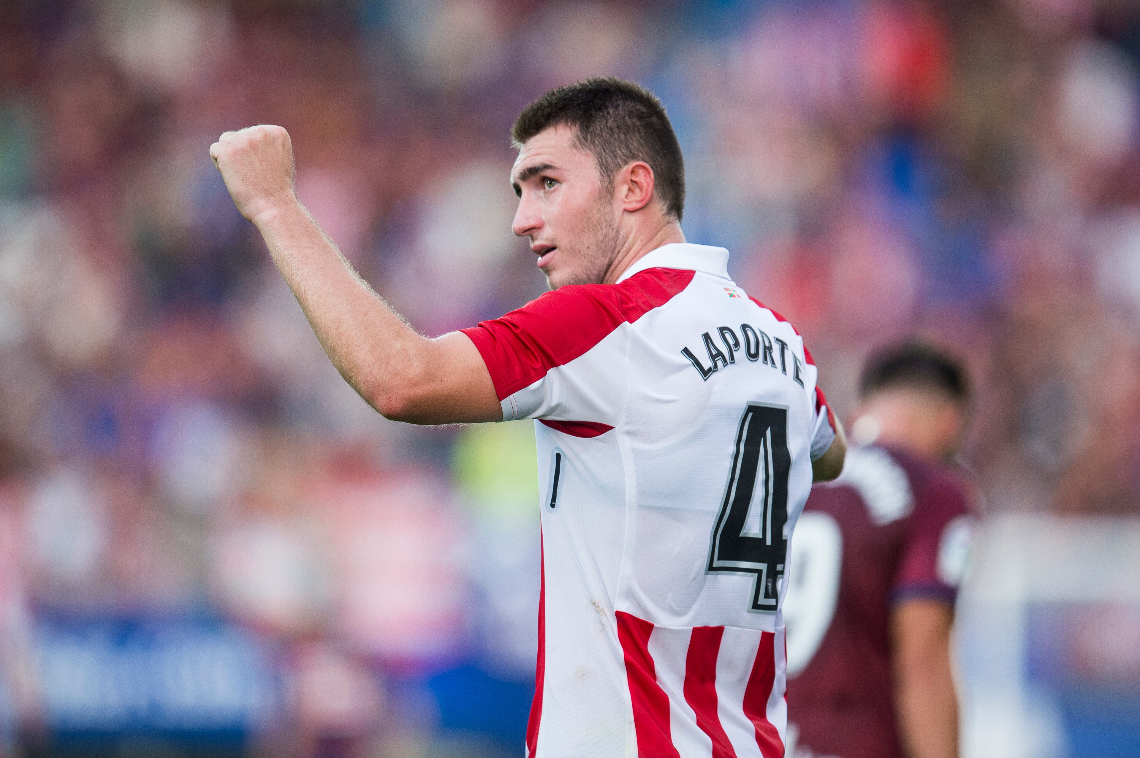 EIBAR, SPAIN - AUGUST 26:  Aymeric Laporte of Athletic Club reacts during the La Liga match between SD Eibar and Athletic Club Bilbao at Estadio Municipal de Ipurua on August 27, 2017 in Eibar, Spain.  (Photo by Juan Manuel Serrano Arce/Getty Images)