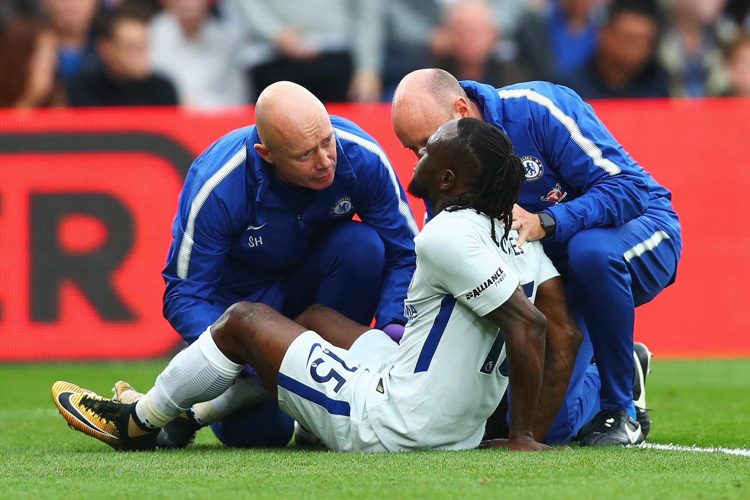 LONDON, ENGLAND - OCTOBER 14: Victor Moses of Chelsea goes down injured during the Premier League match between Crystal Palace and Chelsea at Selhurst Park on October 14, 2017 in London, England. (Photo by Clive Rose/Getty Images) LONDON, ENGLAND - OCTOBER 14: Victor Moses of Chelsea goes down injured during the Premier League match between Crystal Palace and Chelsea at Selhurst Park on October 14, 2017 in London, England. (Photo by Clive Rose/Getty Images)