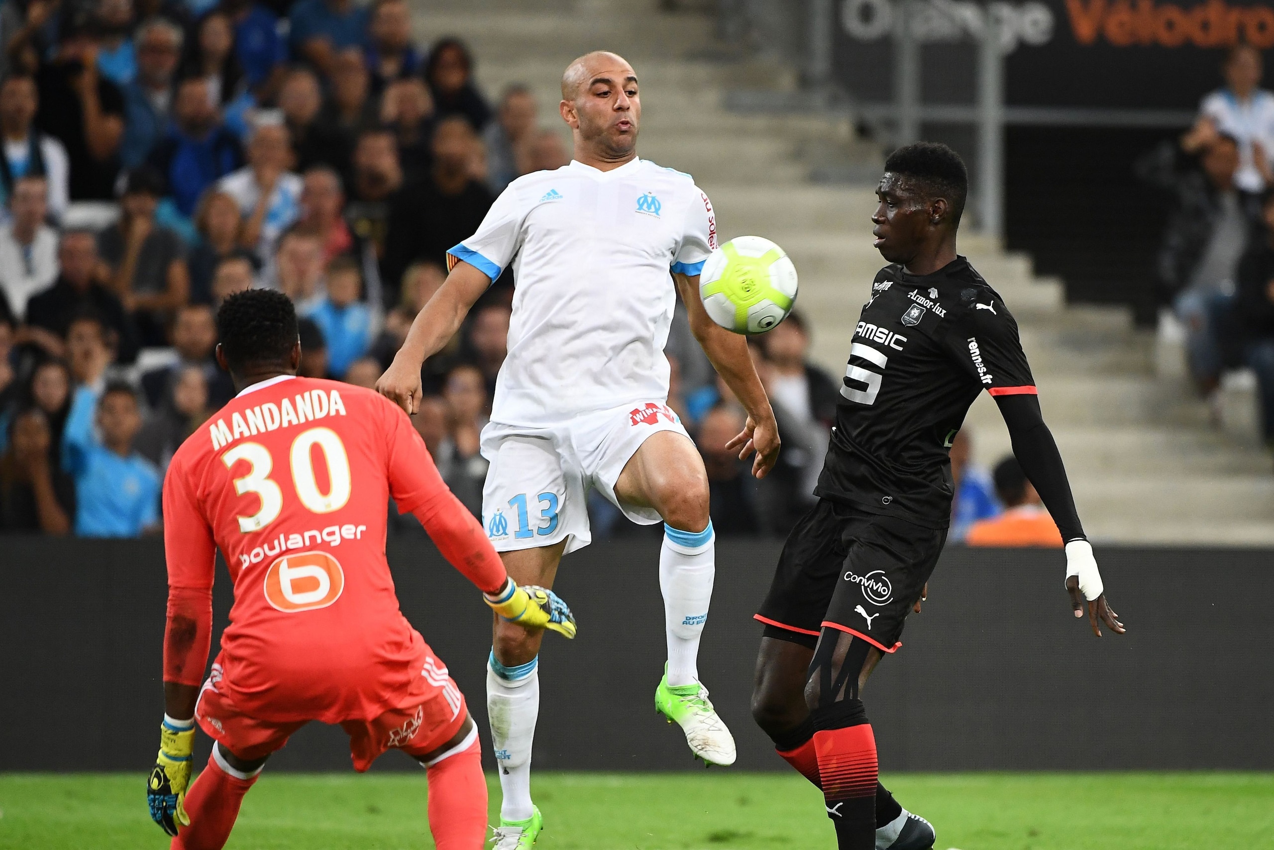 Rennes' Senegalese forward Ismaila Sarr (R) vies with Marseille's Tunisian defender  Aymen Abdennour (C) and French goalkeeper Steve Mandanda (L) during the French L1 football match Olympique of Marseille (OM) versus Stade Rennais FC at the Velodrome stad